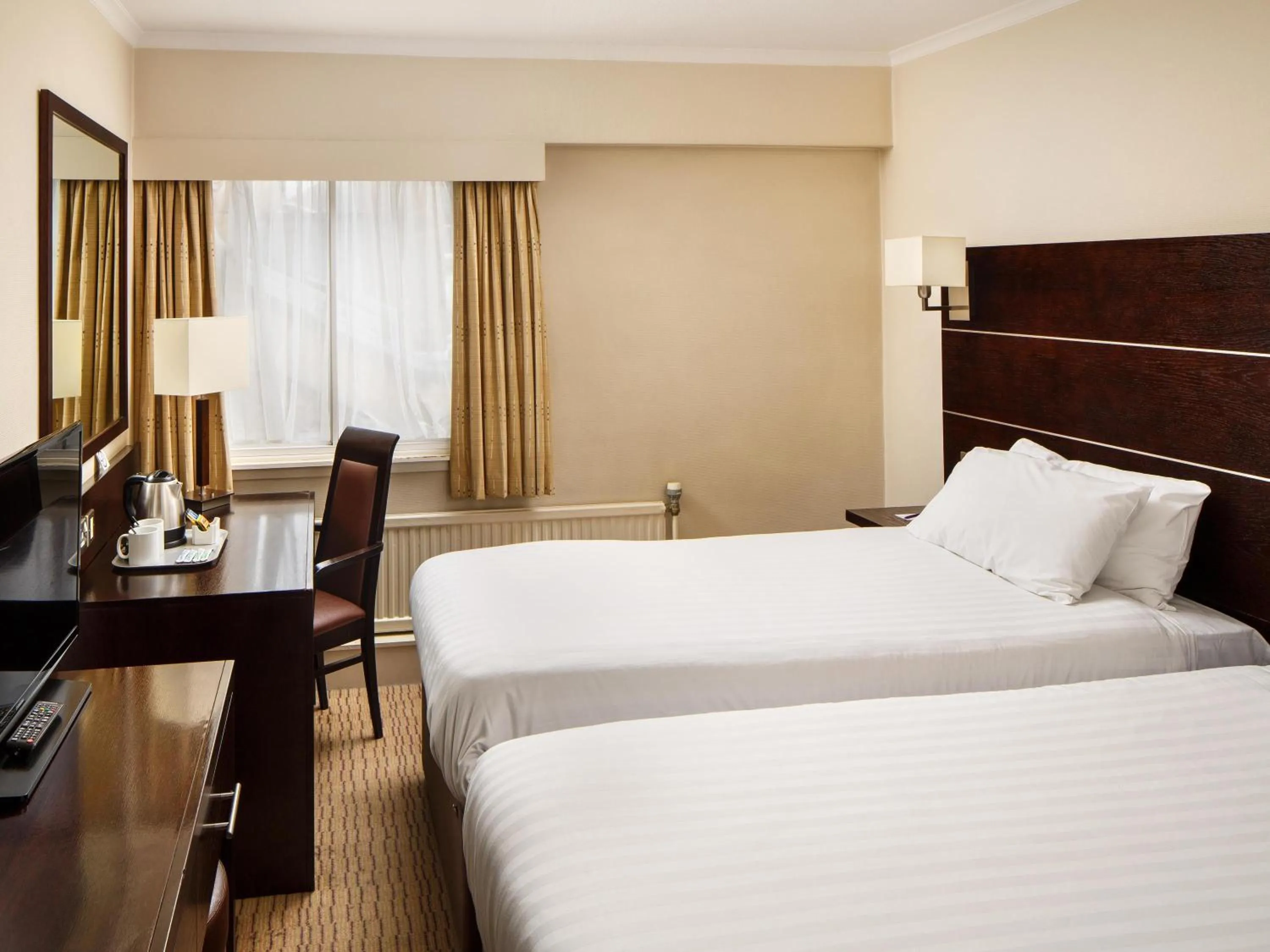 Bedroom, Bed in Mercure Glasgow City Hotel