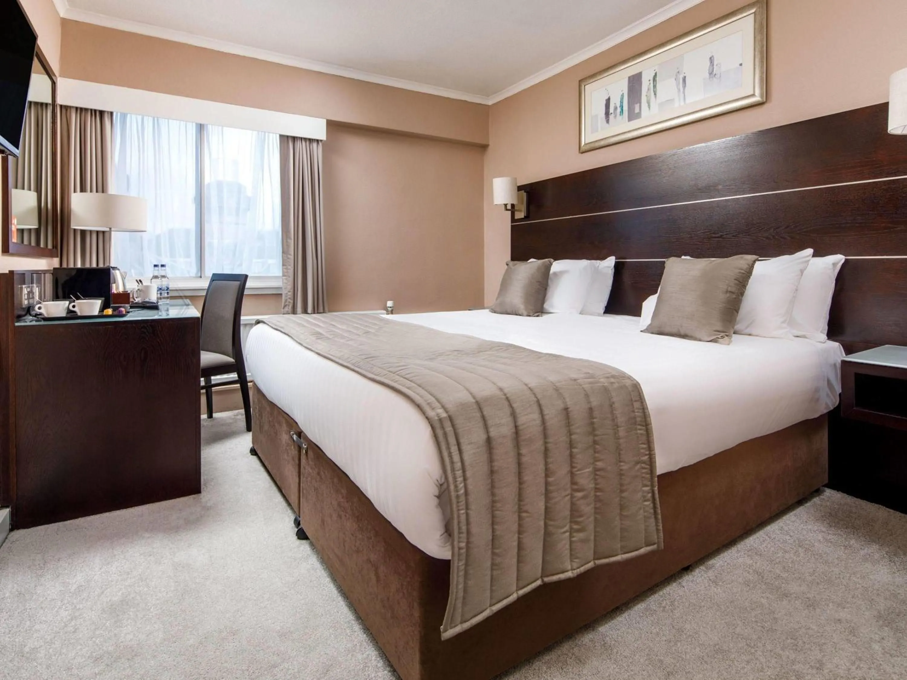 Bedroom, Bed in Mercure Glasgow City Hotel