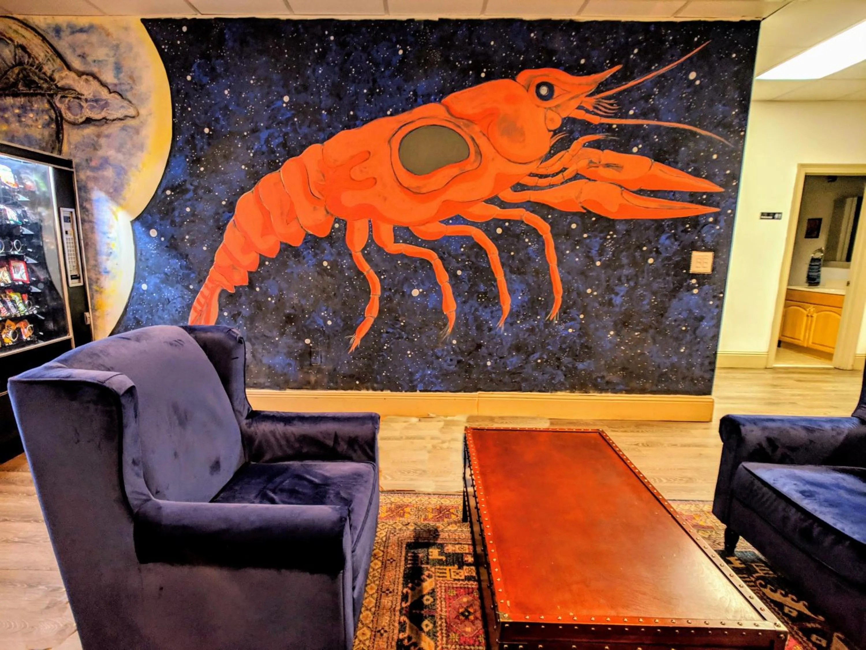 Communal lounge/ TV room in City House New Orleans Samesun