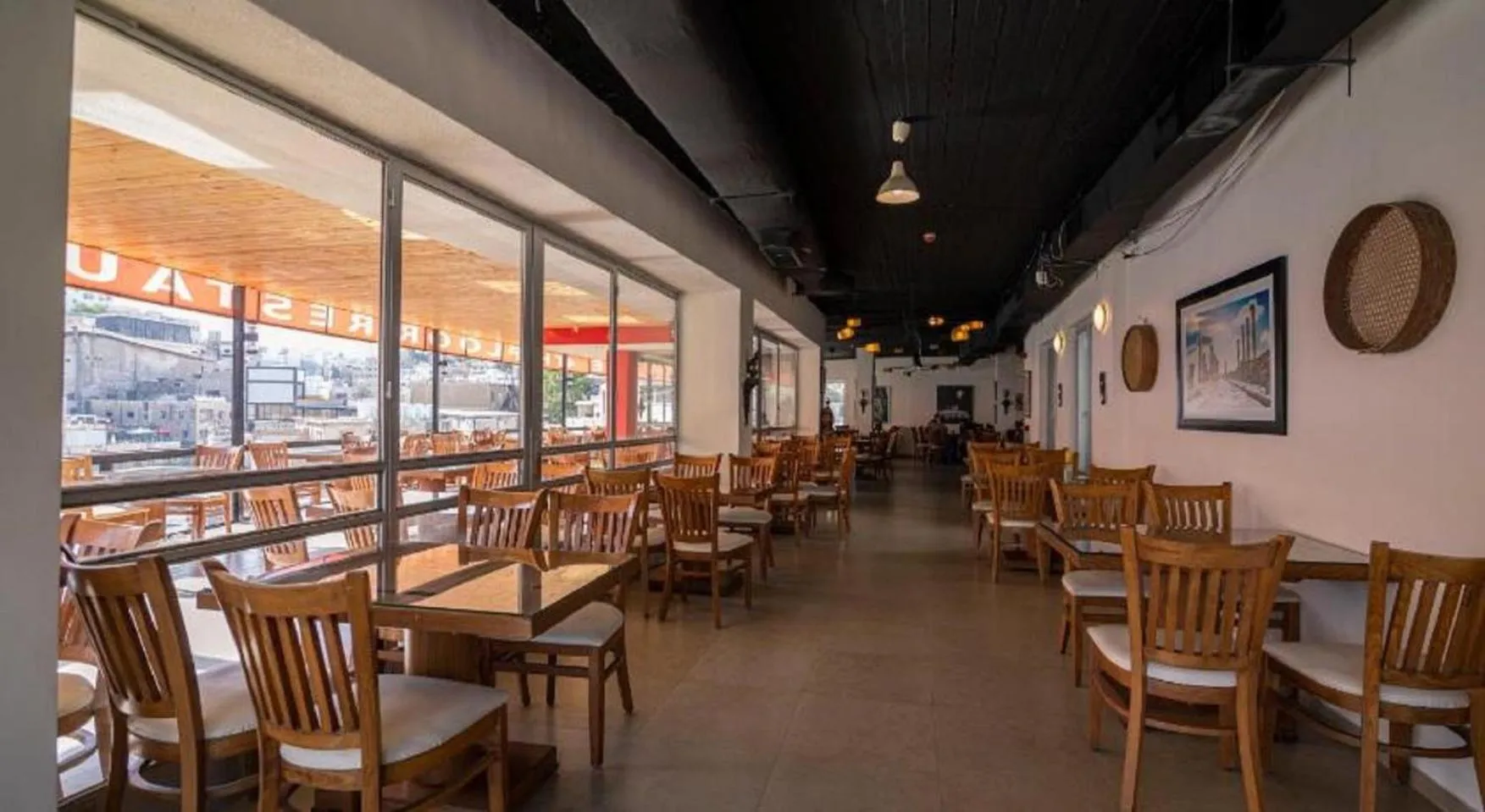 Restaurant/places to eat in Art Hotel Downtown