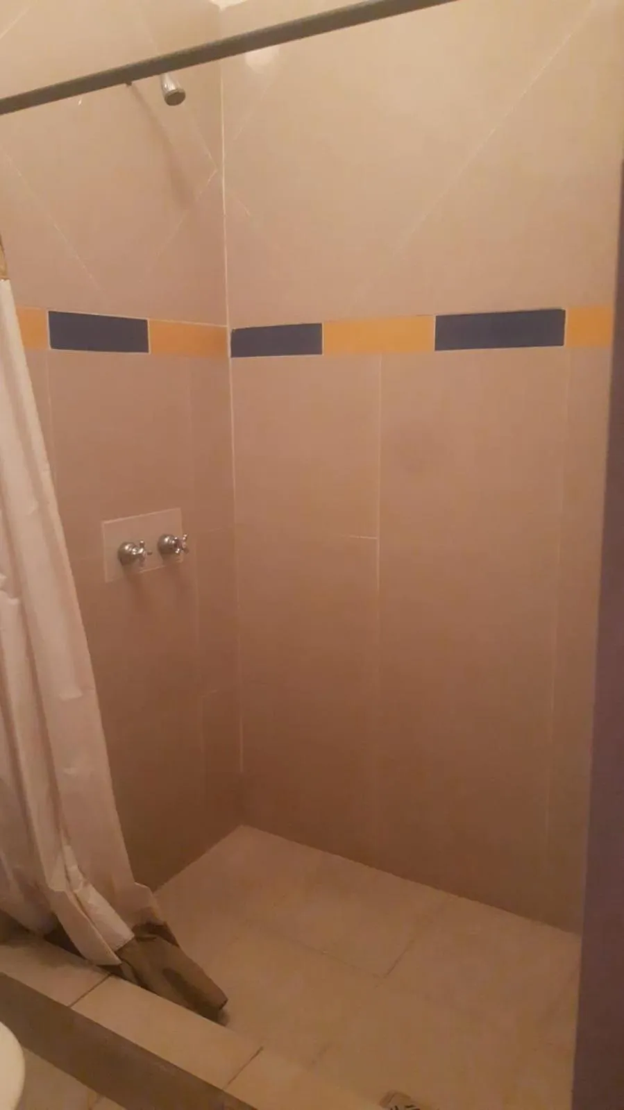 Shower in Cruz Popayan Sucre