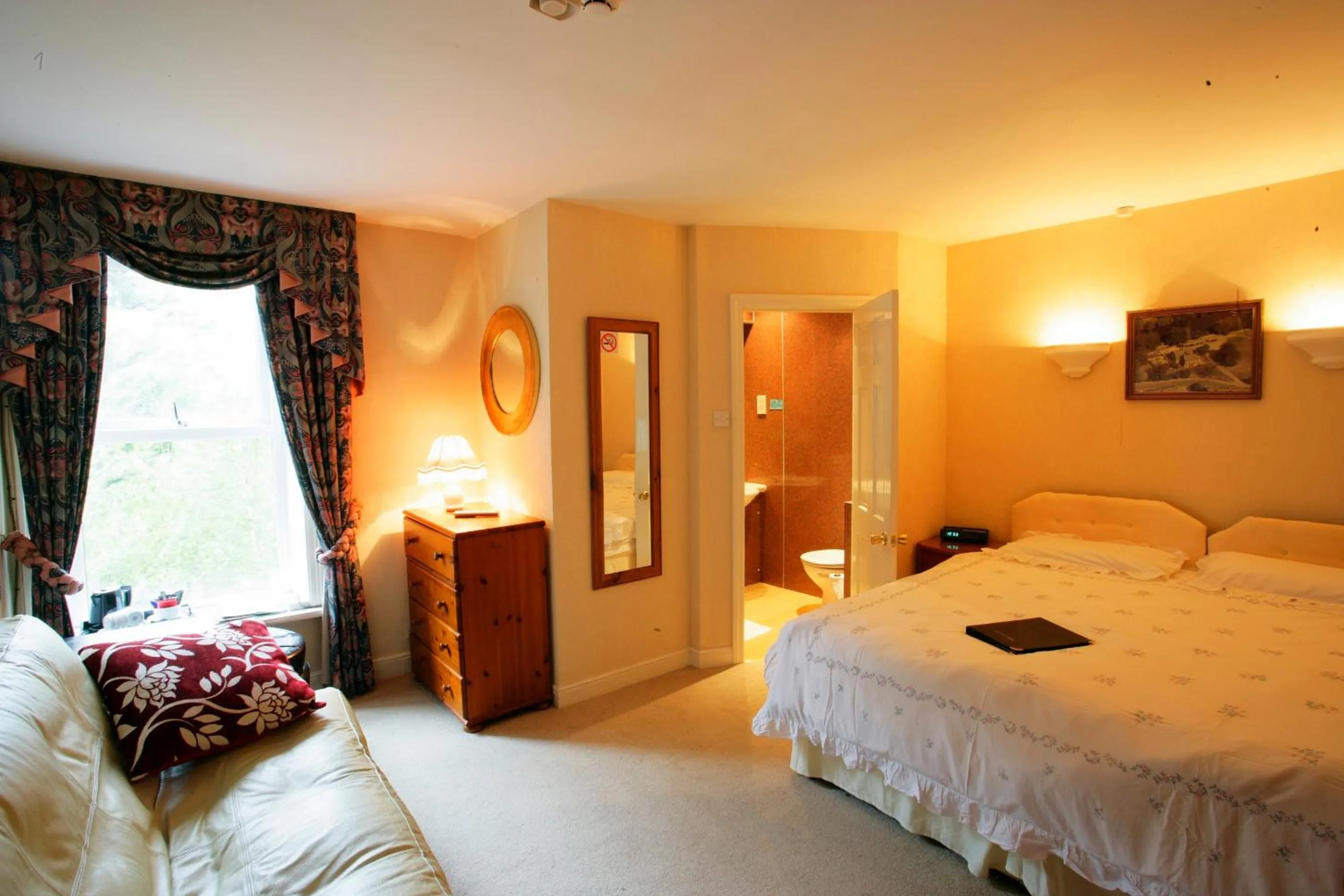Bedroom, Bed in Ilkley Riverside Hotel