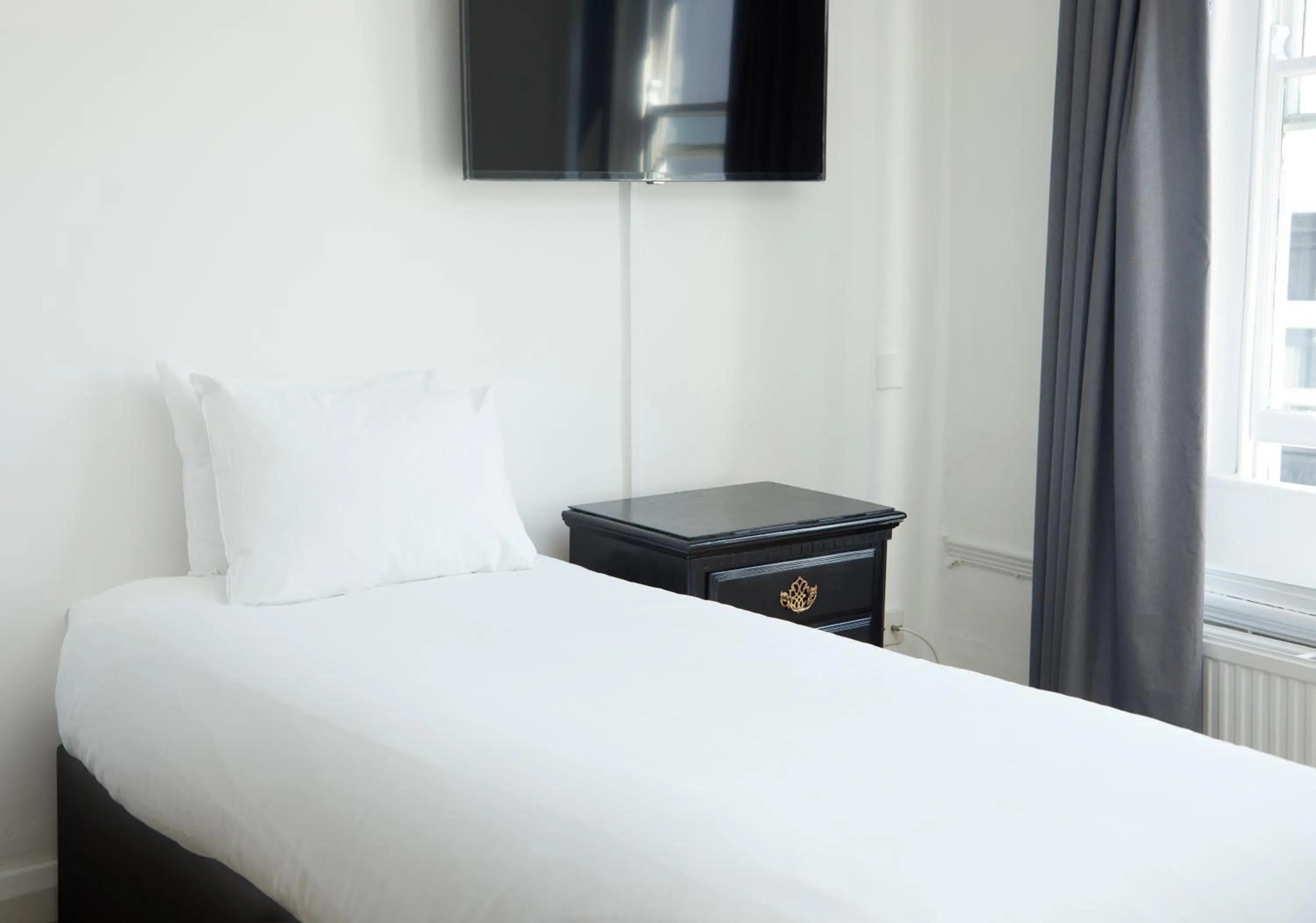 Bedroom, Bed in Bear Hotel by Greene King Inns