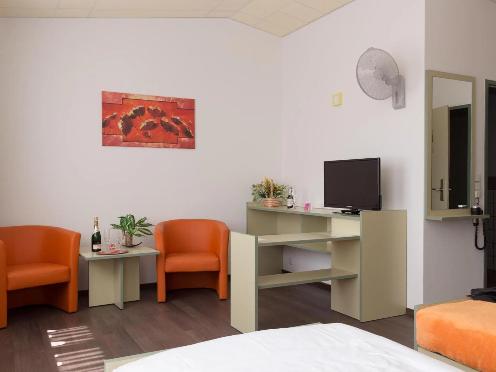 Photo of the whole room in WinRooms "hotel&apartments"