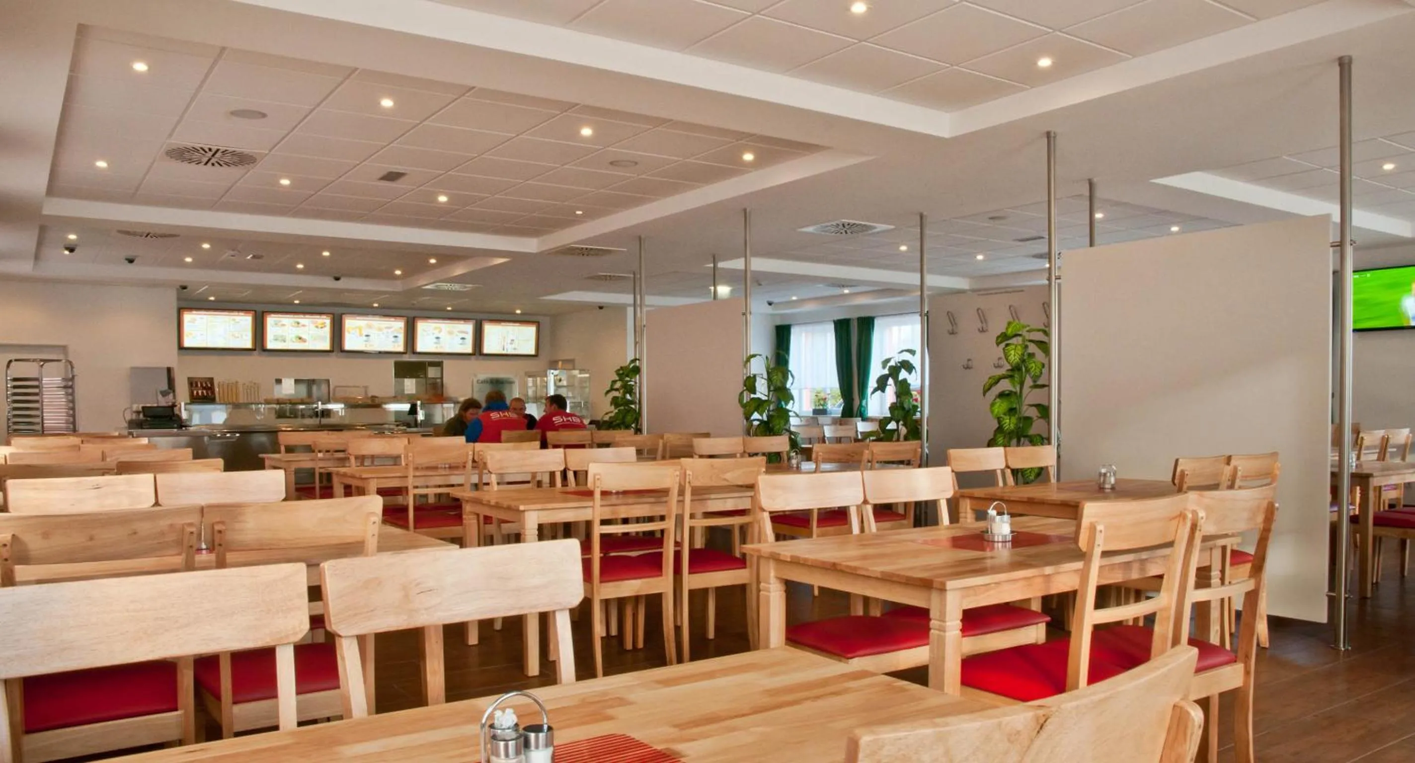 Restaurant/places to eat in WinRooms "hotel&apartments"