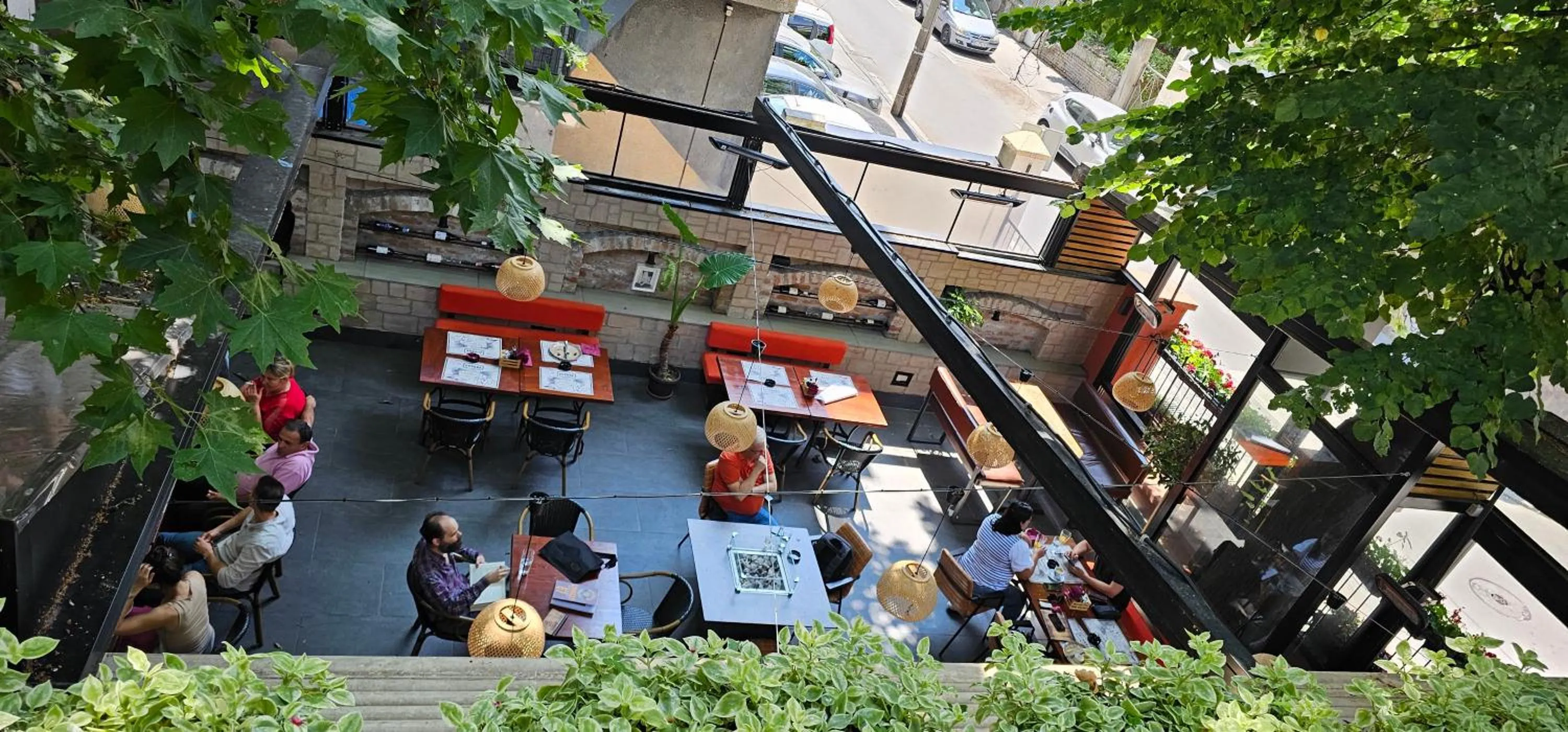 Restaurant/places to eat in Villa 1927