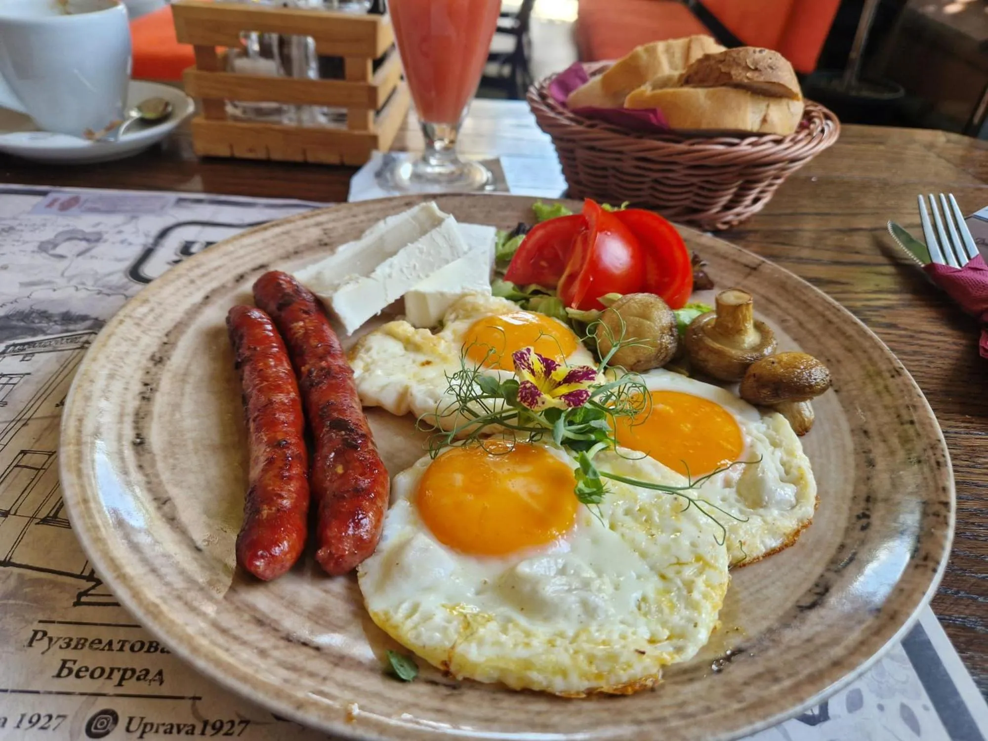 Breakfast in Villa 1927