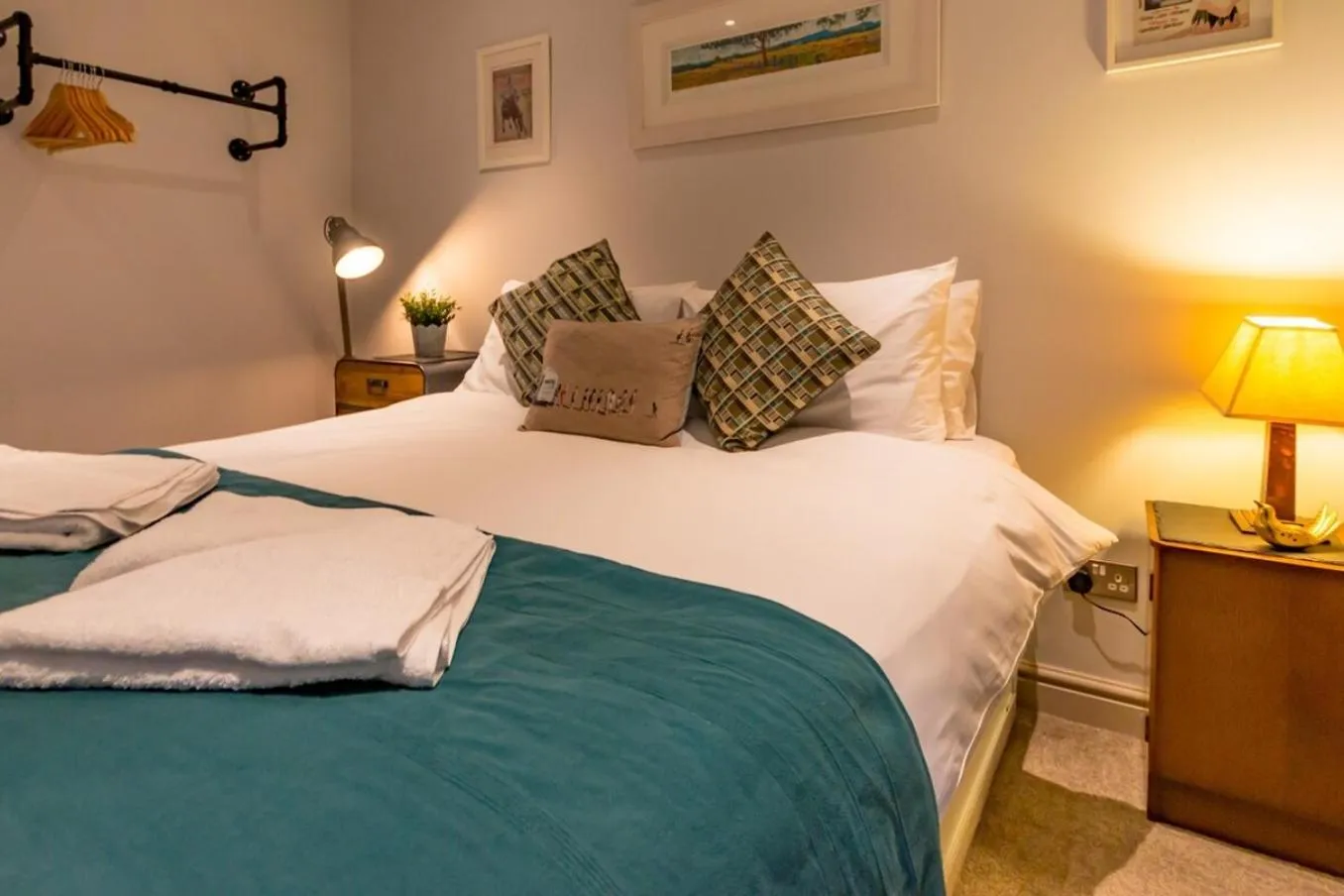 Bedroom, Bed in Walpole Bay 2 bed Stunning Garden Apt By Adliv