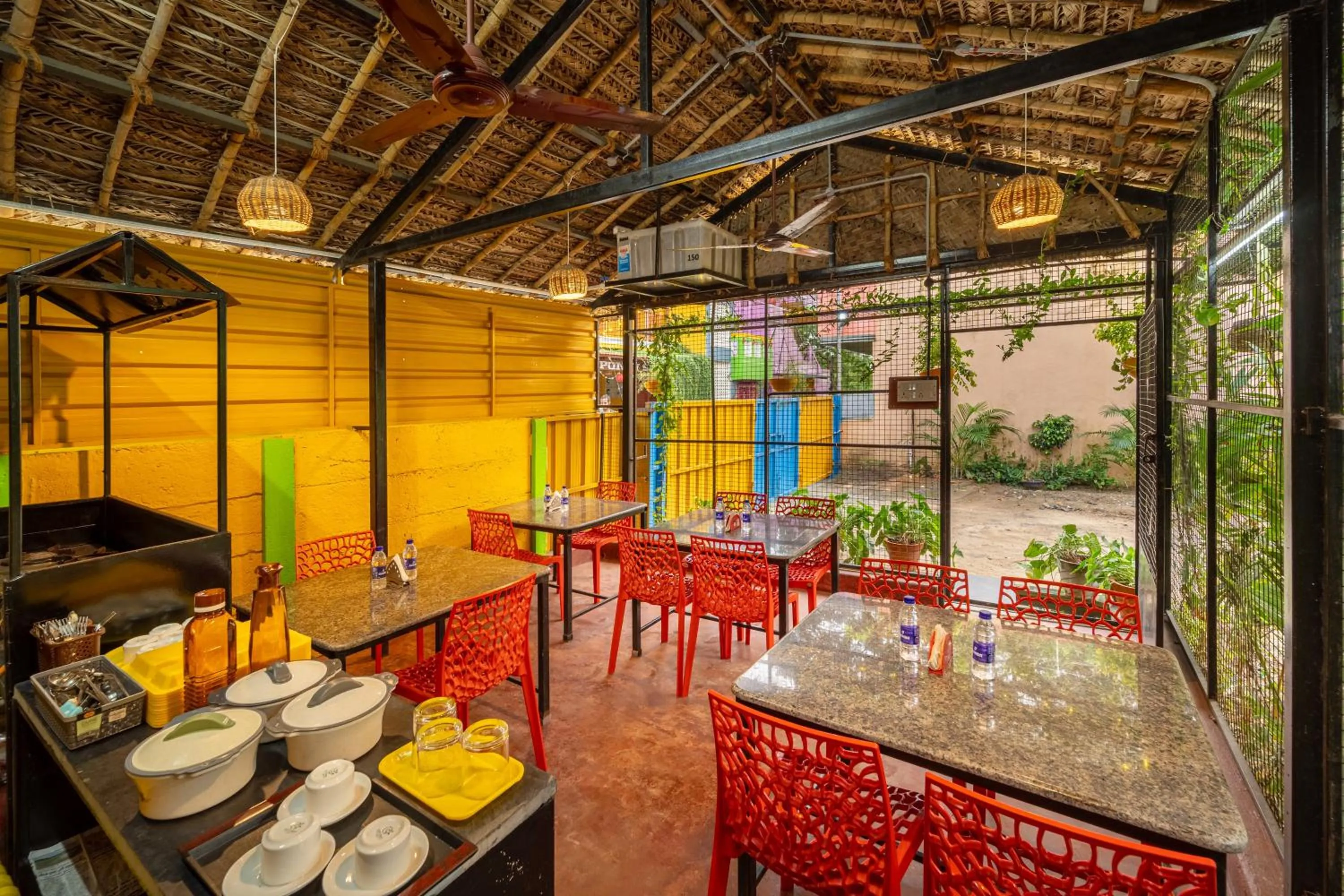 Restaurant/places to eat in Pondy Stay