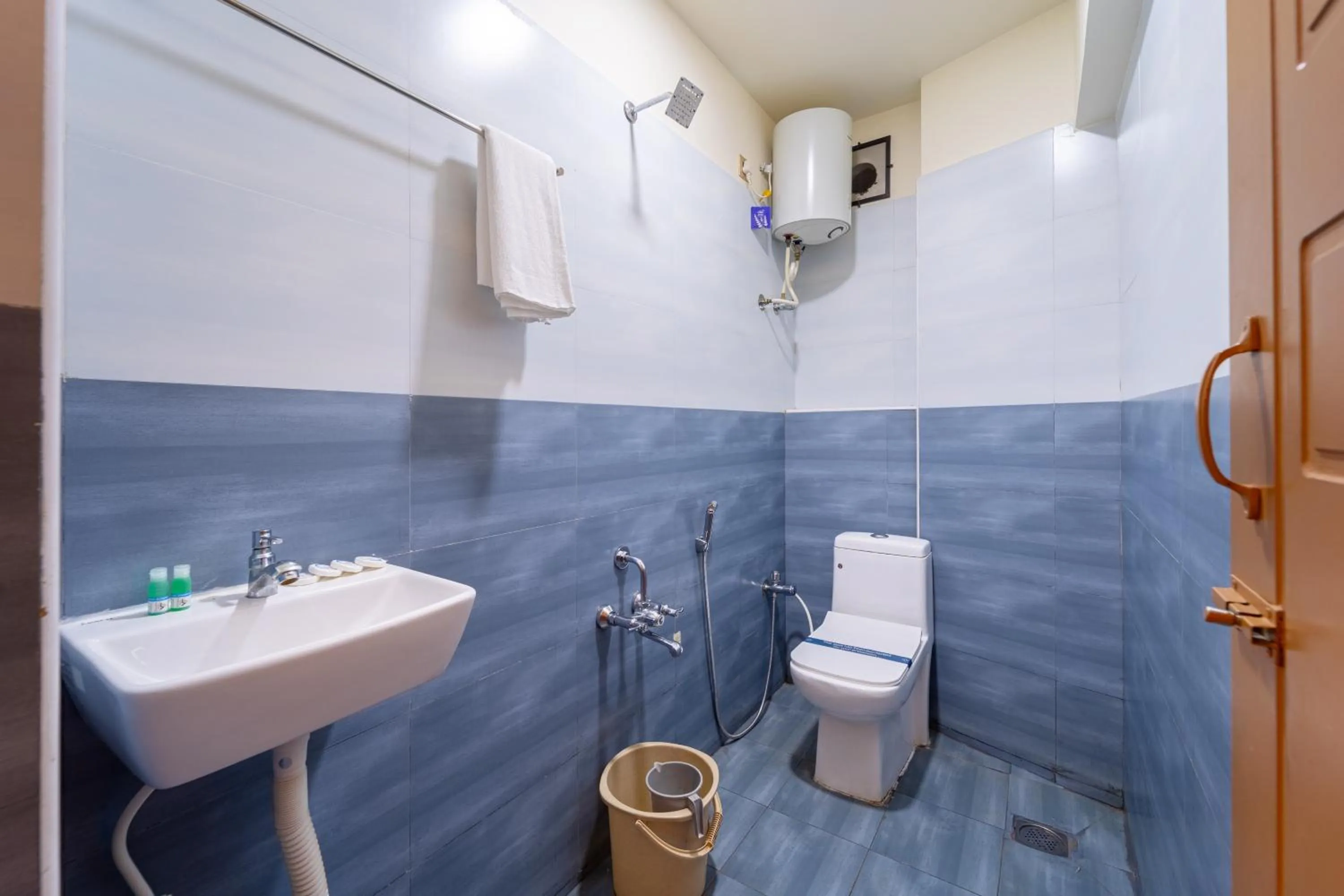 Shower in Pondy Stay