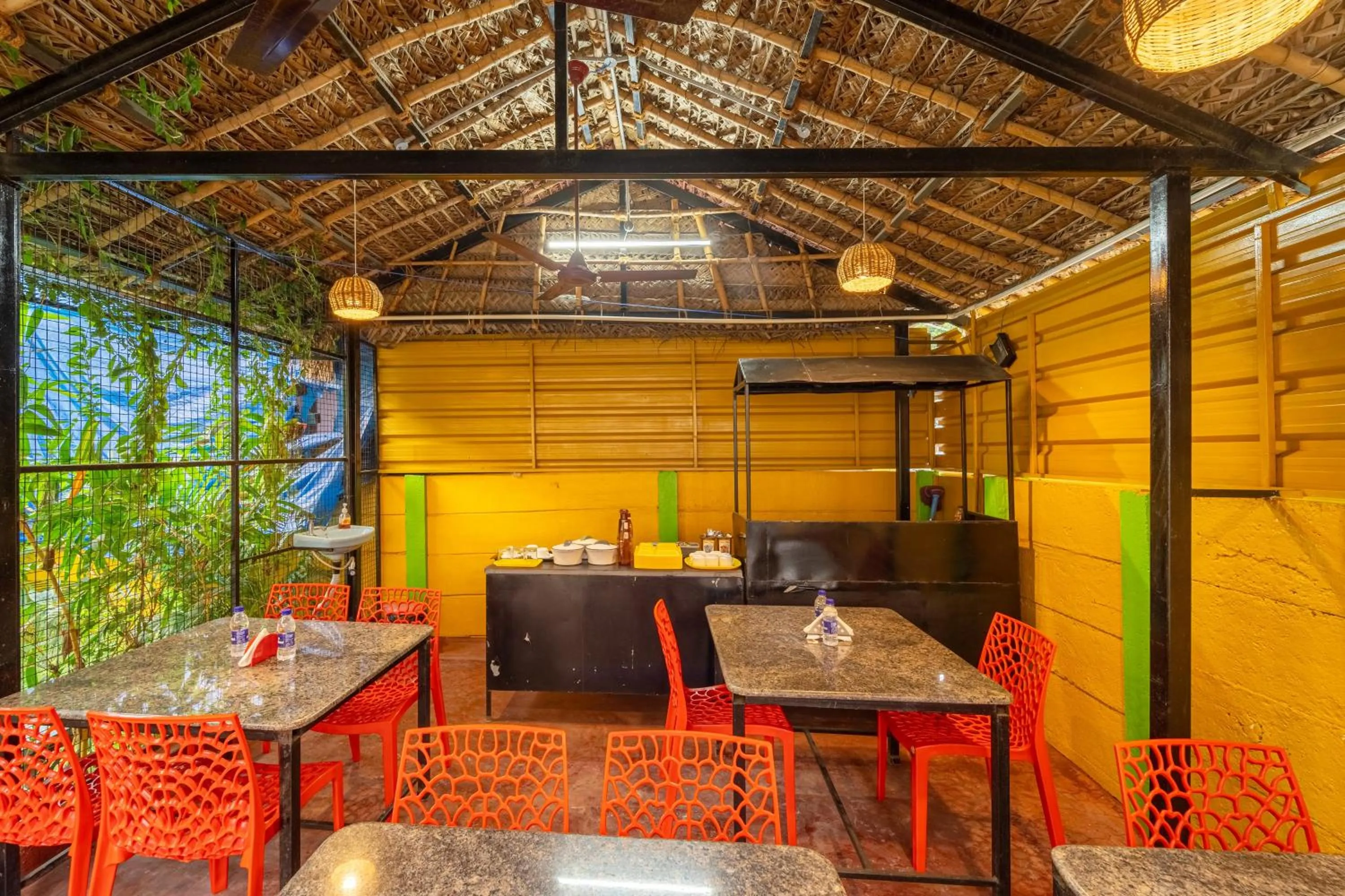 Restaurant/places to eat in Pondy Stay