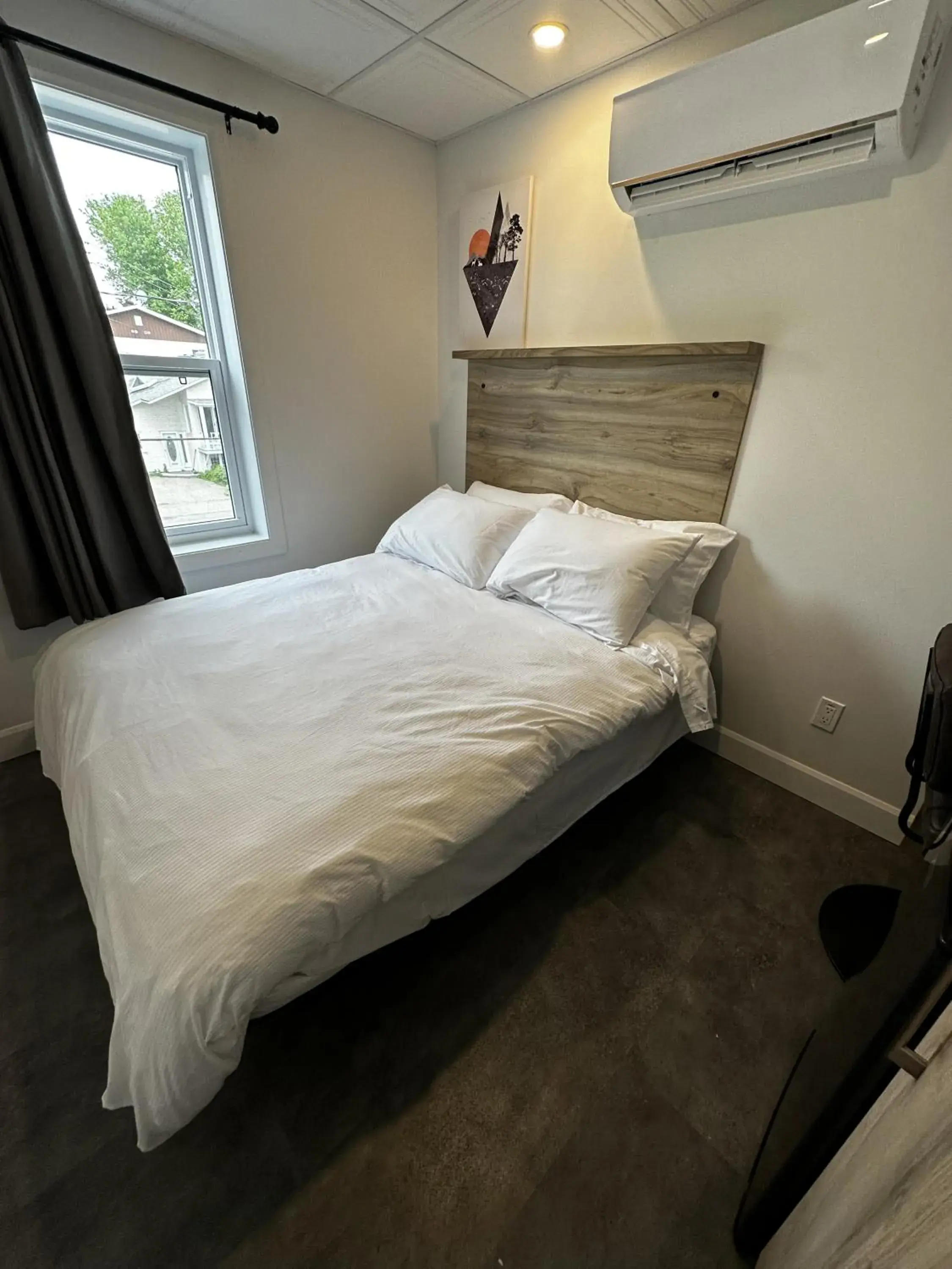 Double Room with Shared Bathroom in Le Chambreur Double Room with Shared Bathroom in Le Chambreur