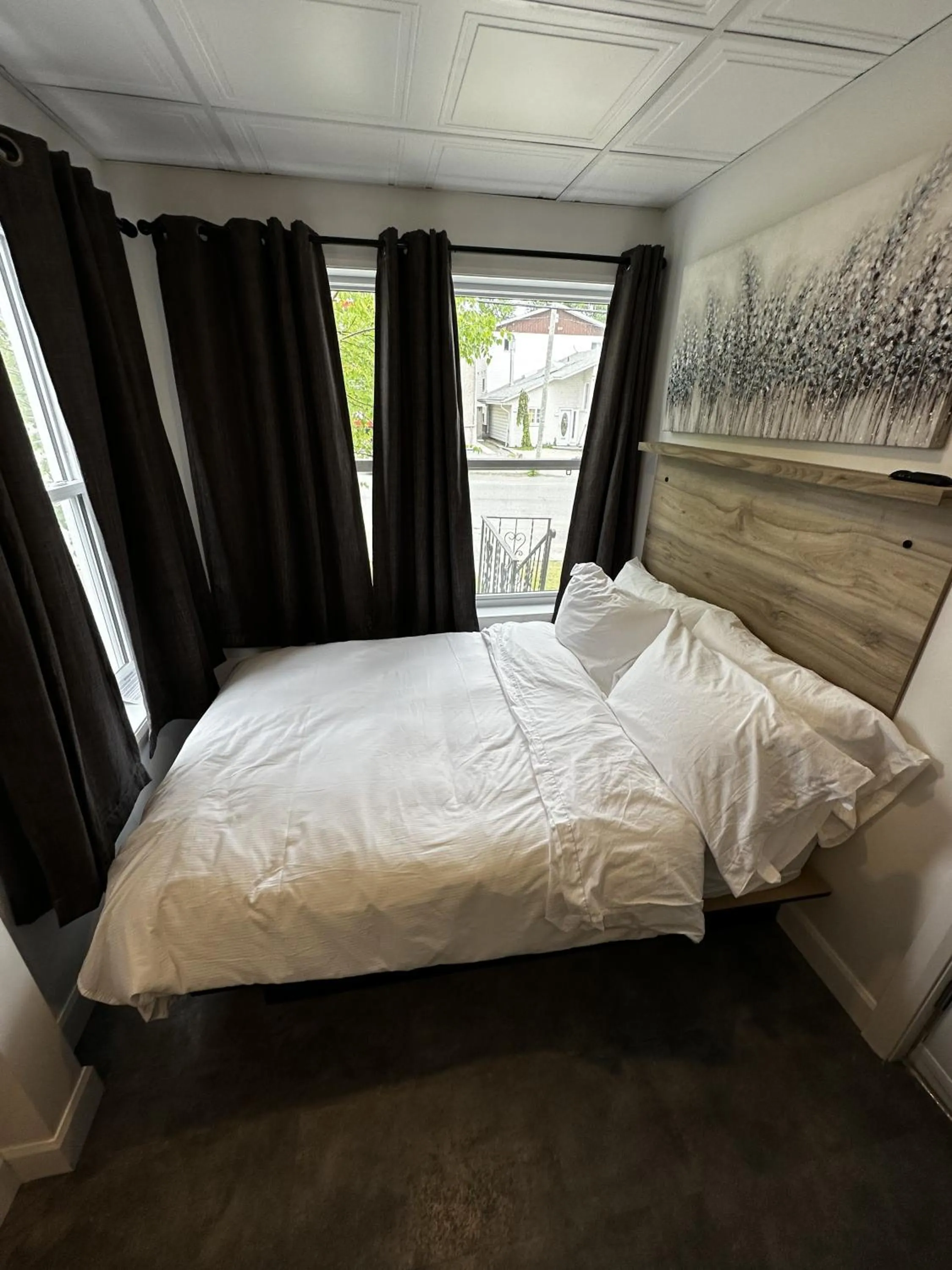 Photo of the whole room, Bed in Le Chambreur