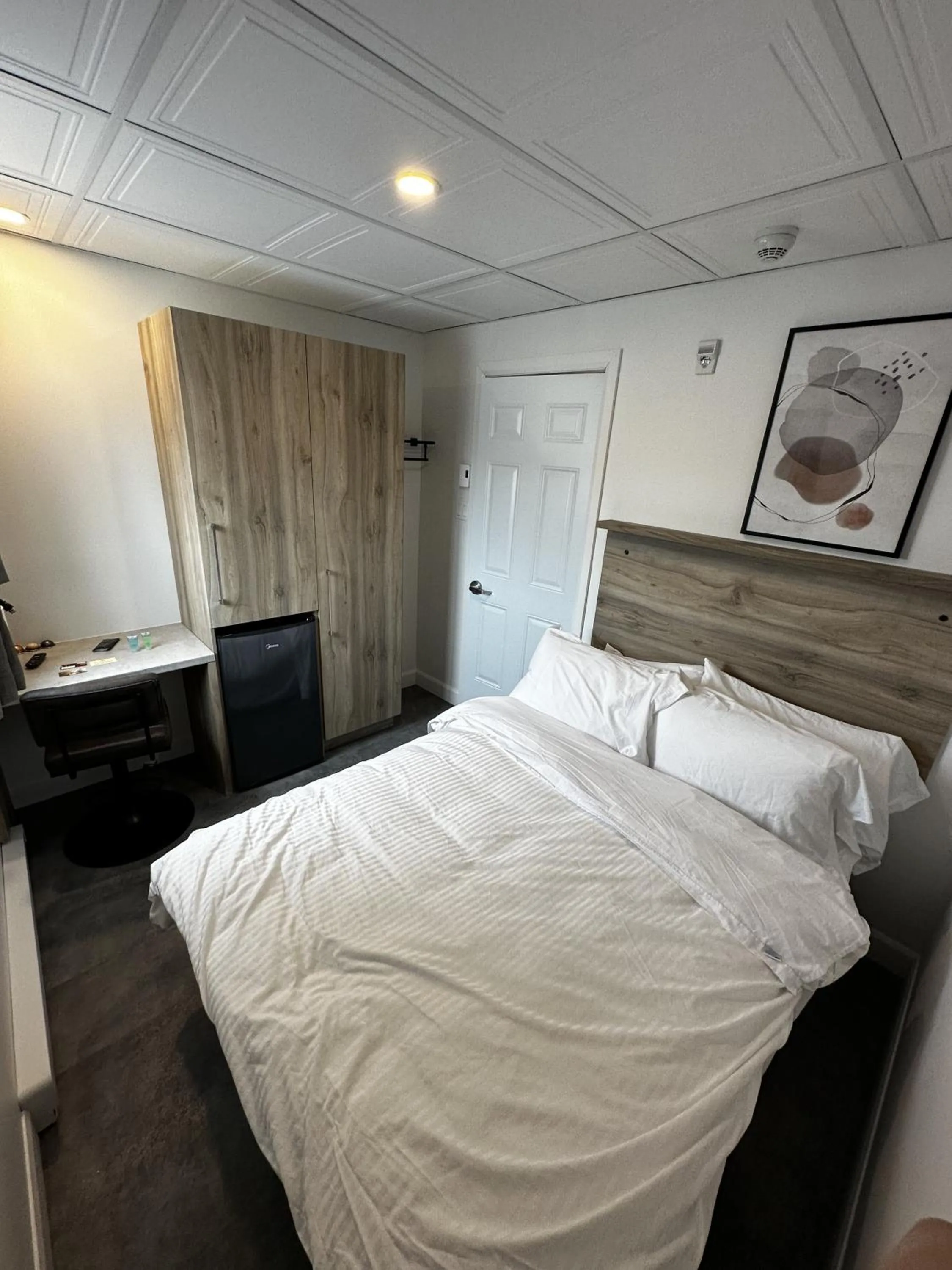 Photo of the whole room, Bed in Le Chambreur