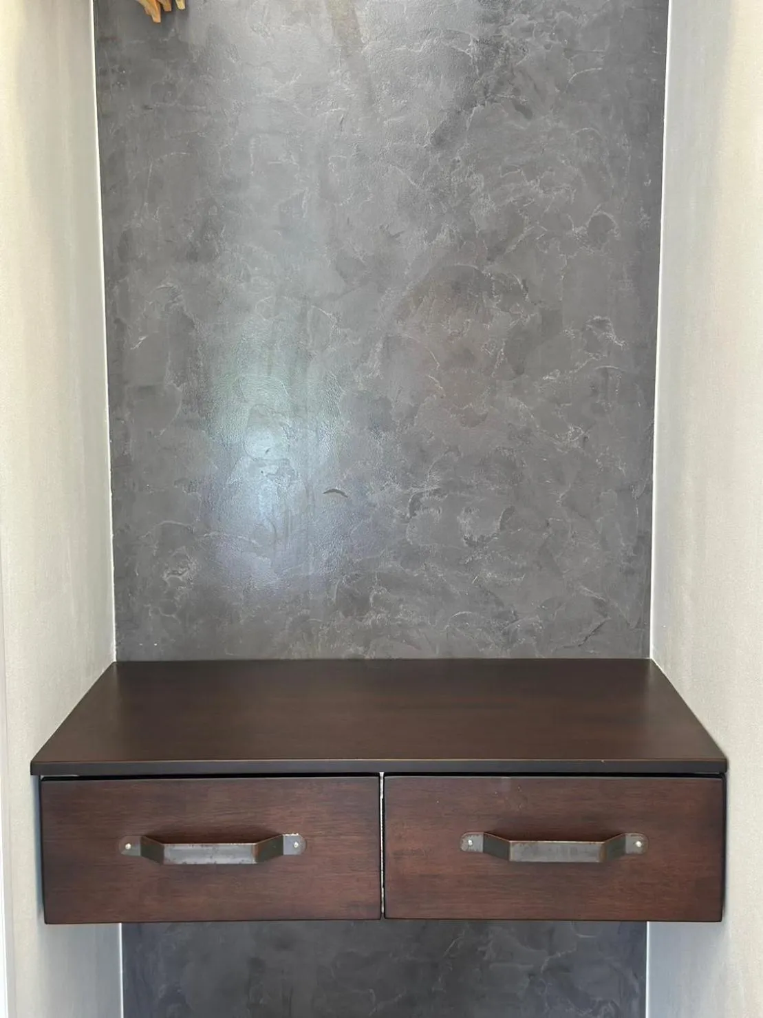 wardrobe in Na Khonglong