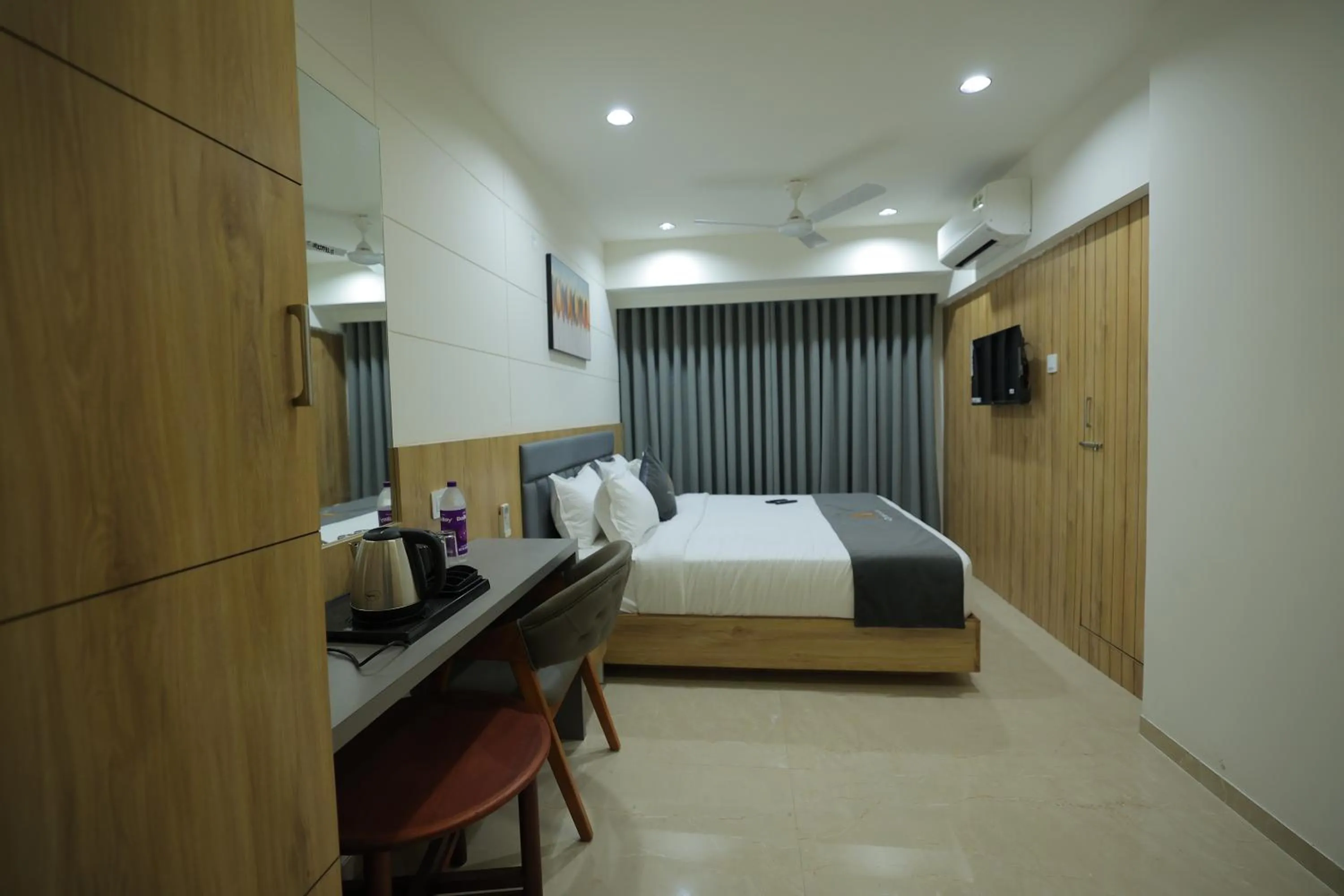 Bed in Hotel Shayan Inn