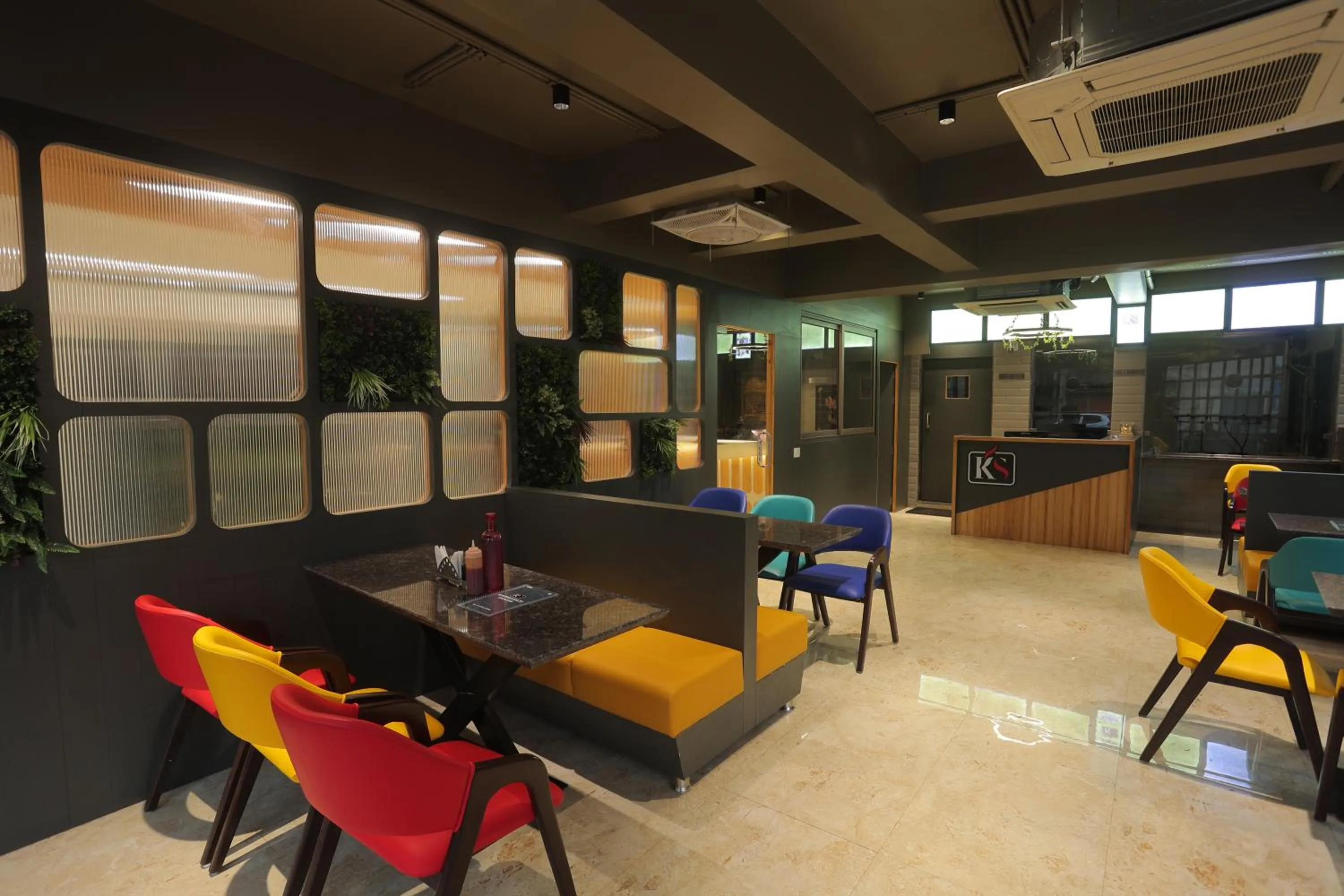 Kitchen or kitchenette in Hotel Shayan Inn