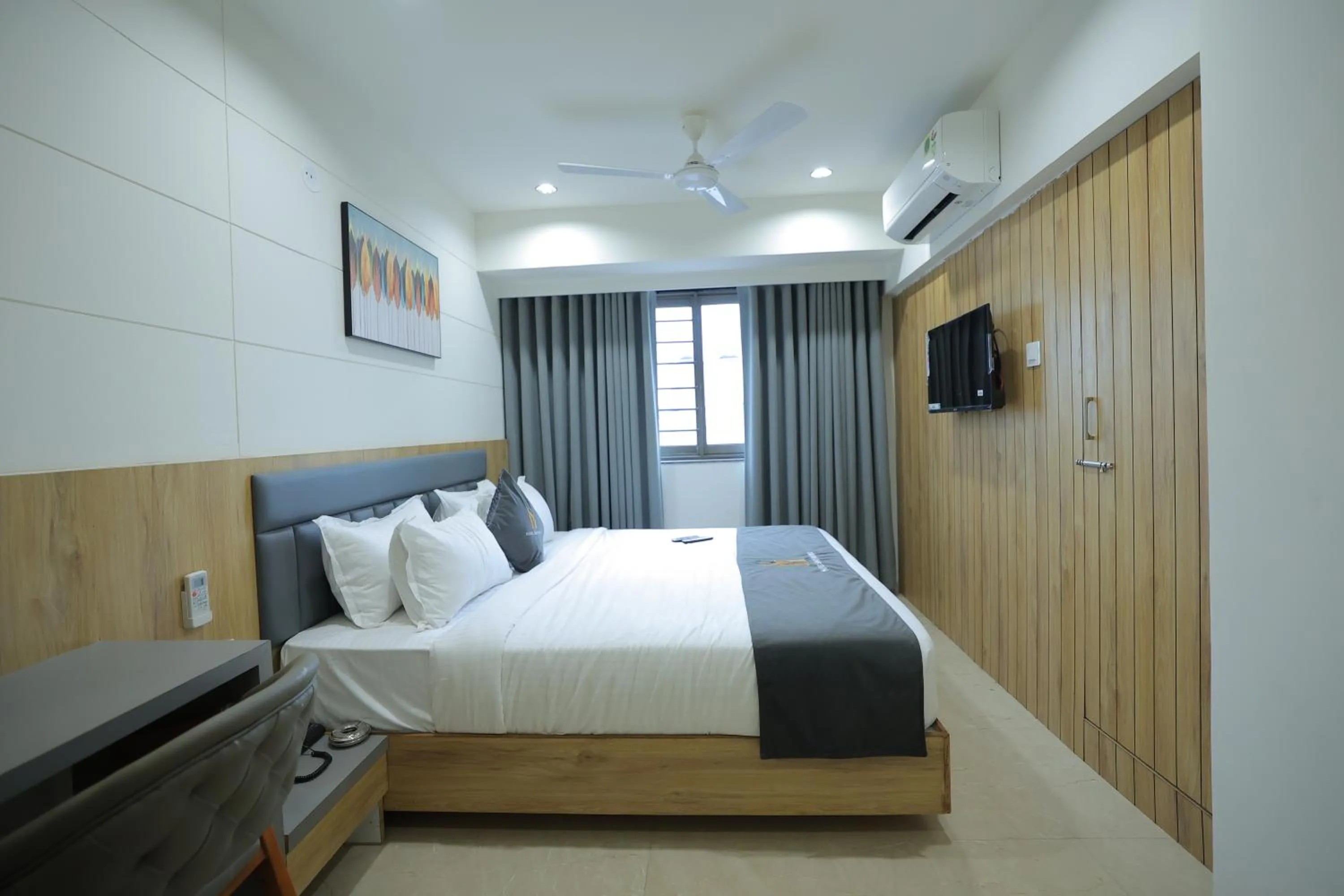 Bed in Hotel Shayan Inn