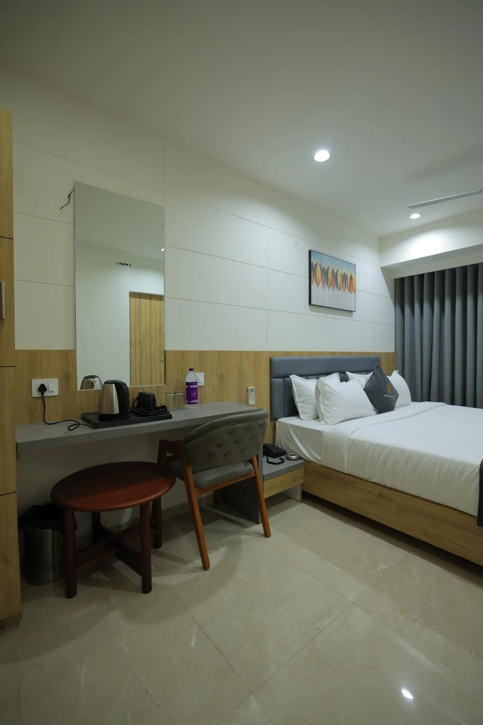 Bed in Hotel Shayan Inn