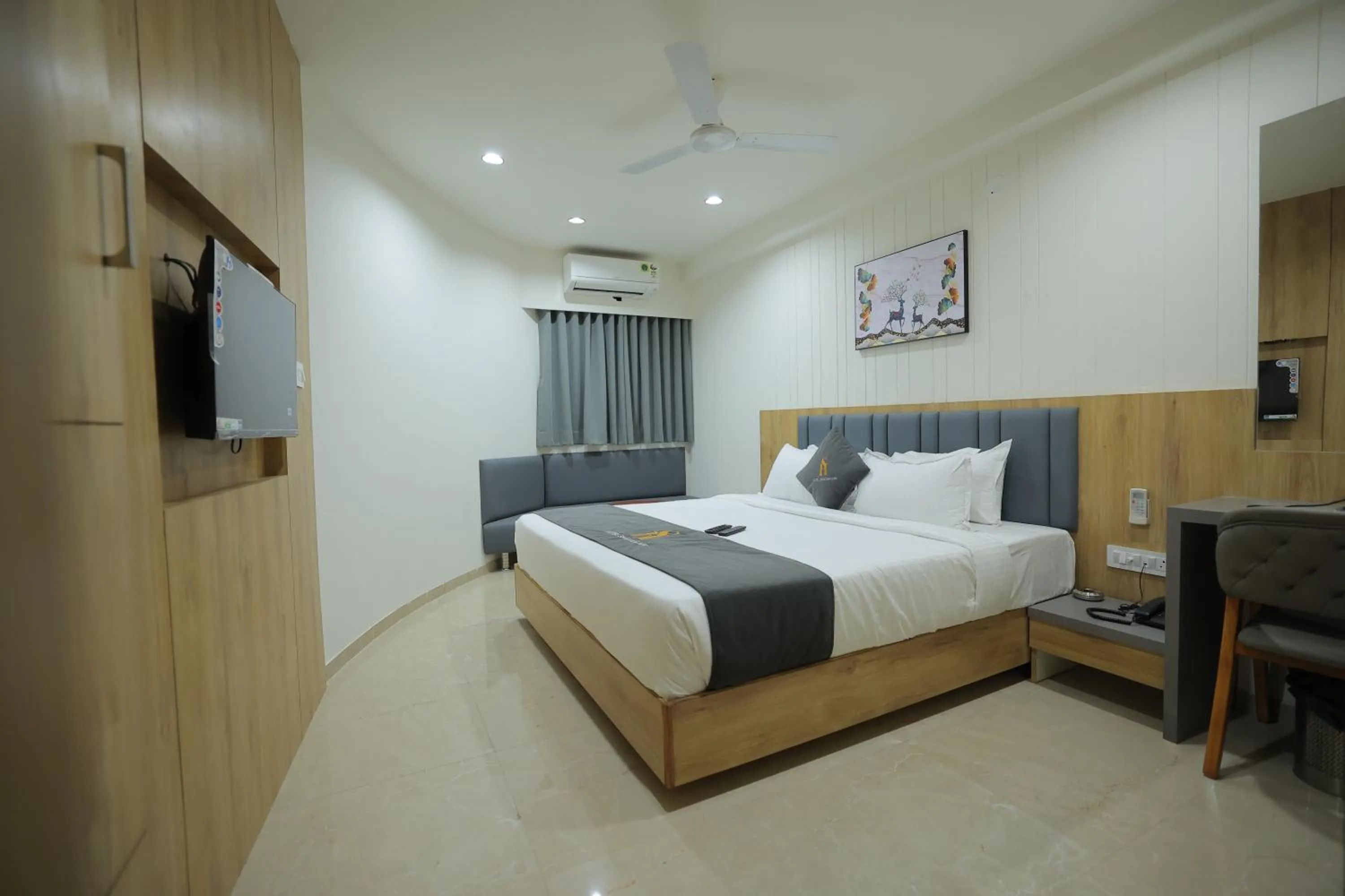 Bed in Hotel Shayan Inn