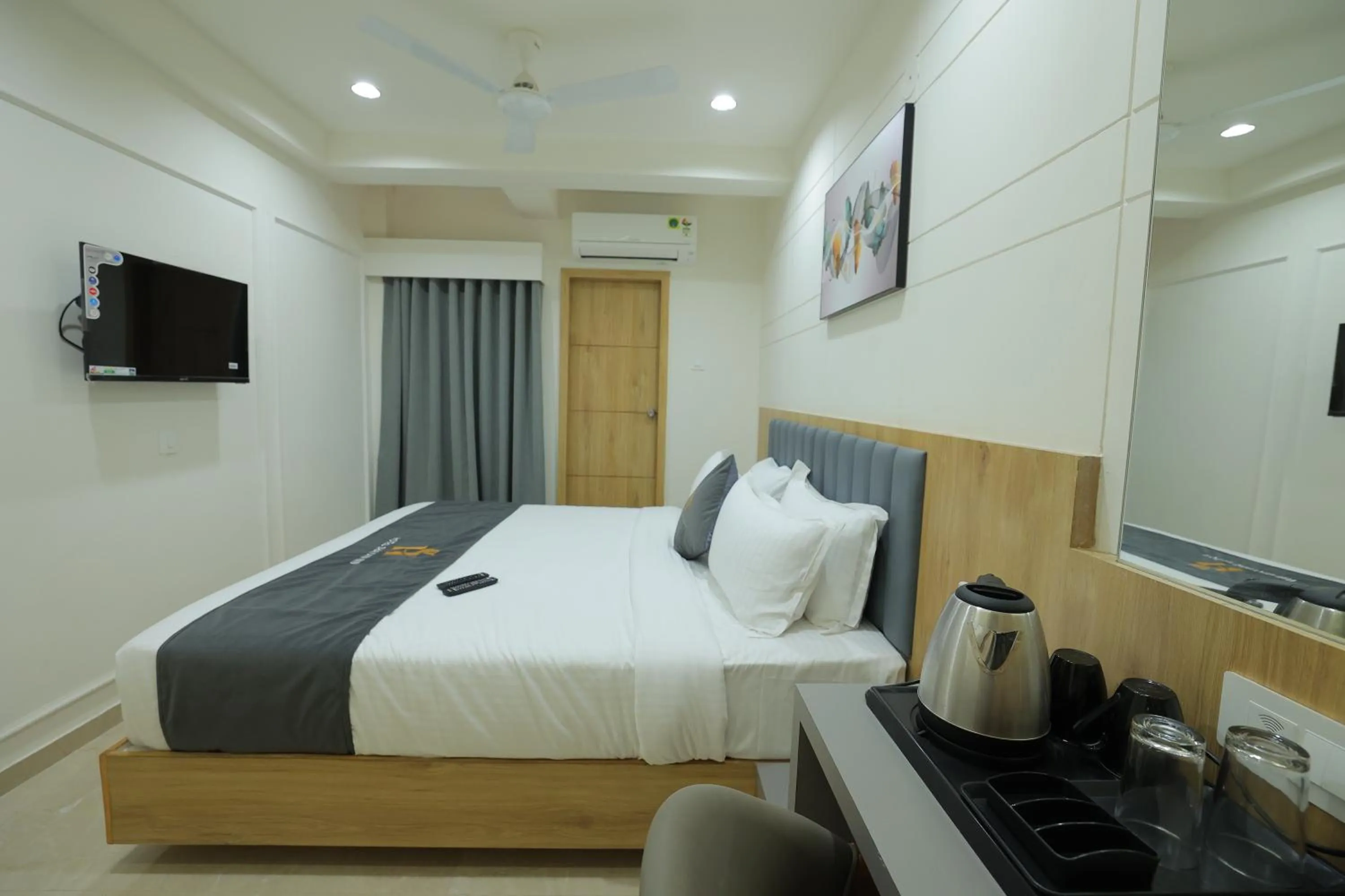 Bed in Hotel Shayan Inn