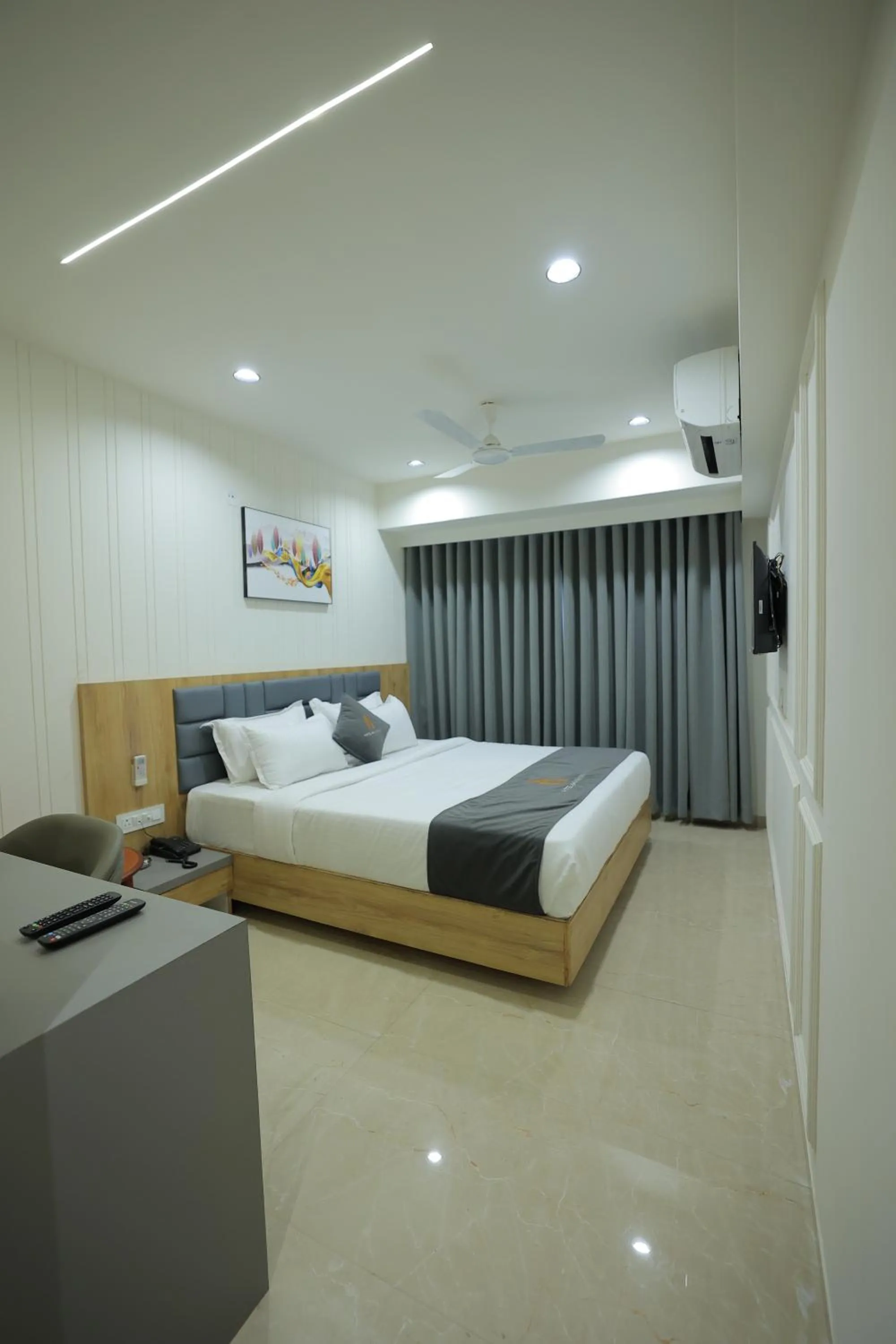 Bed in Hotel Shayan Inn