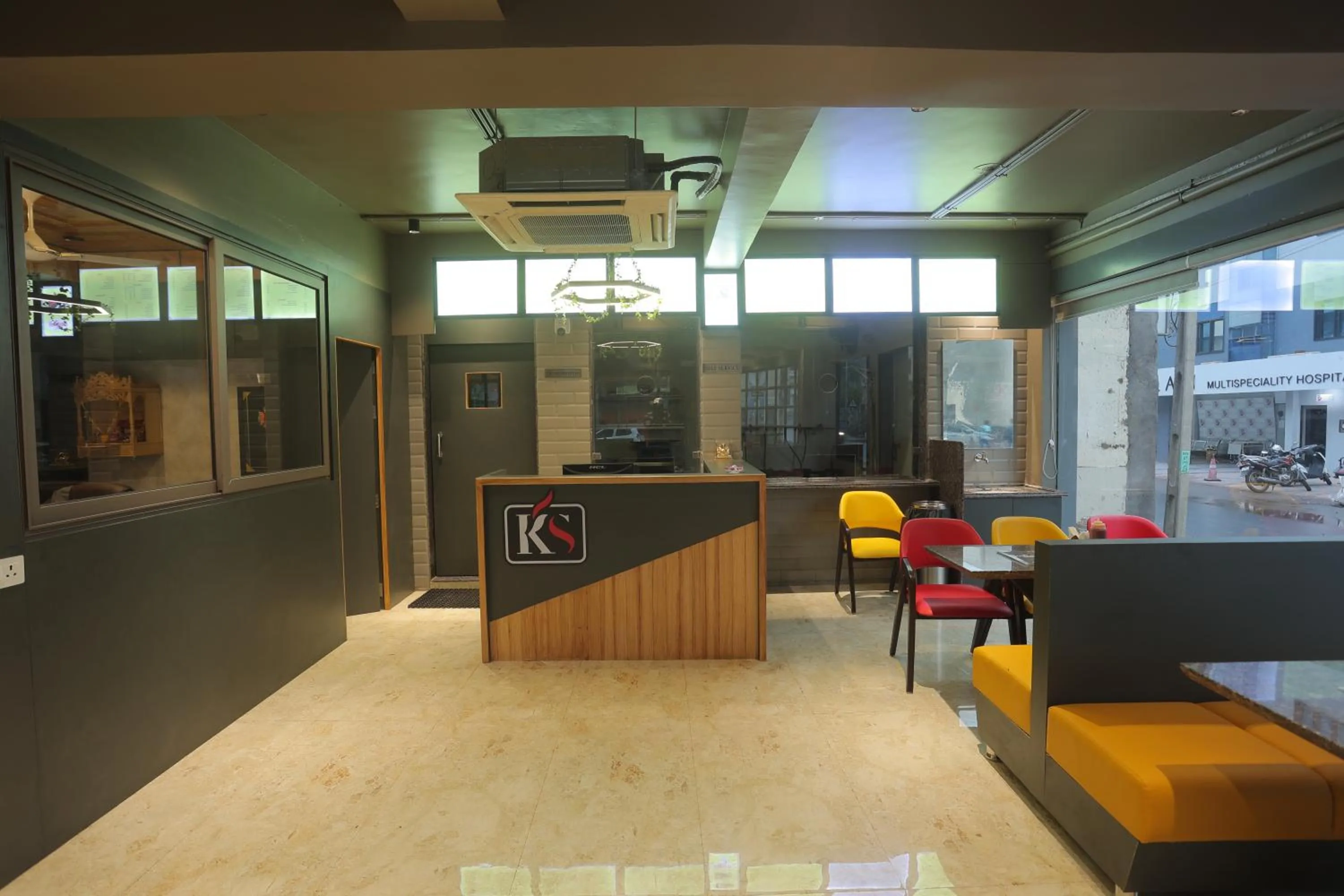 Restaurant/places to eat in Hotel Shayan Inn