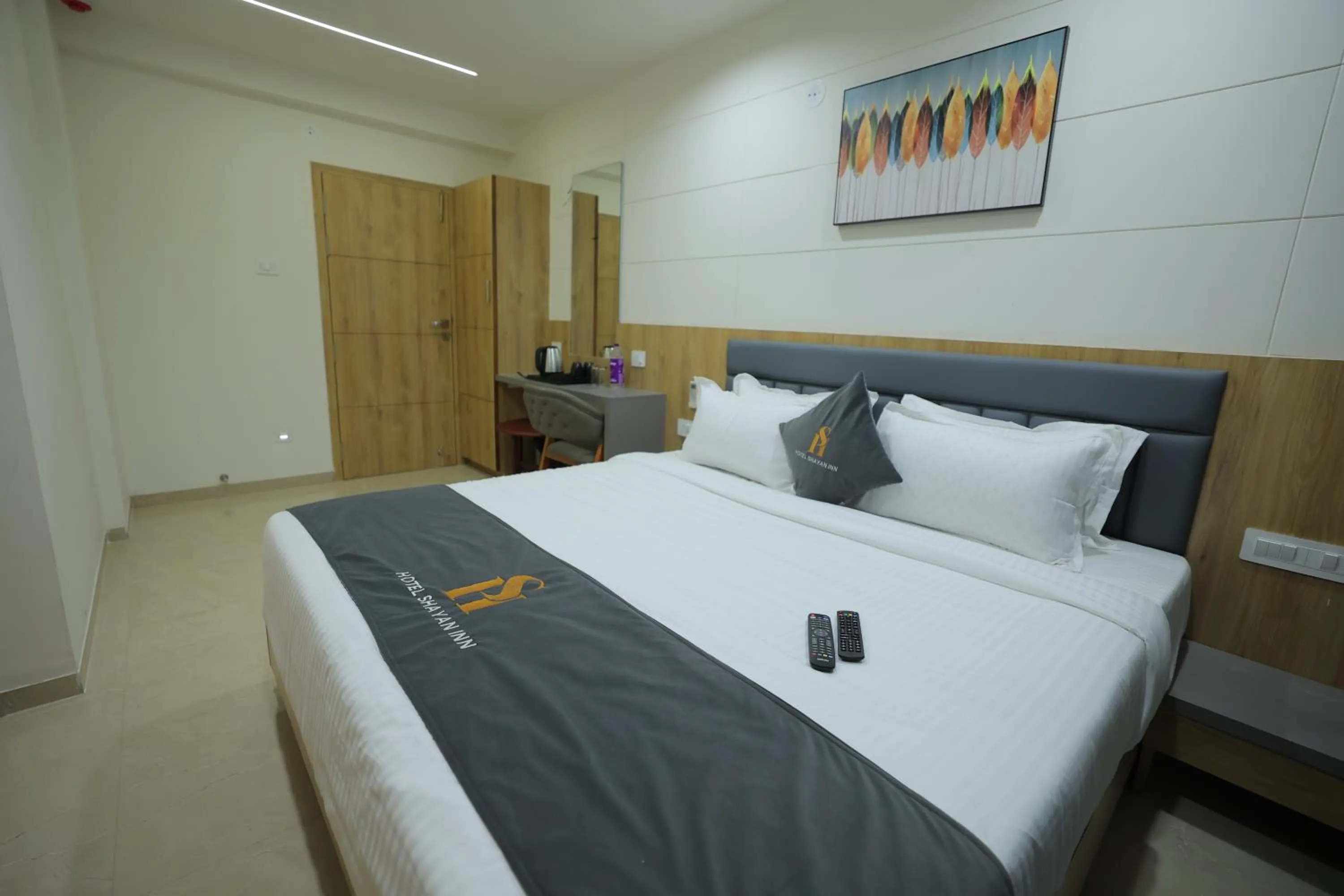 Bed in Hotel Shayan Inn