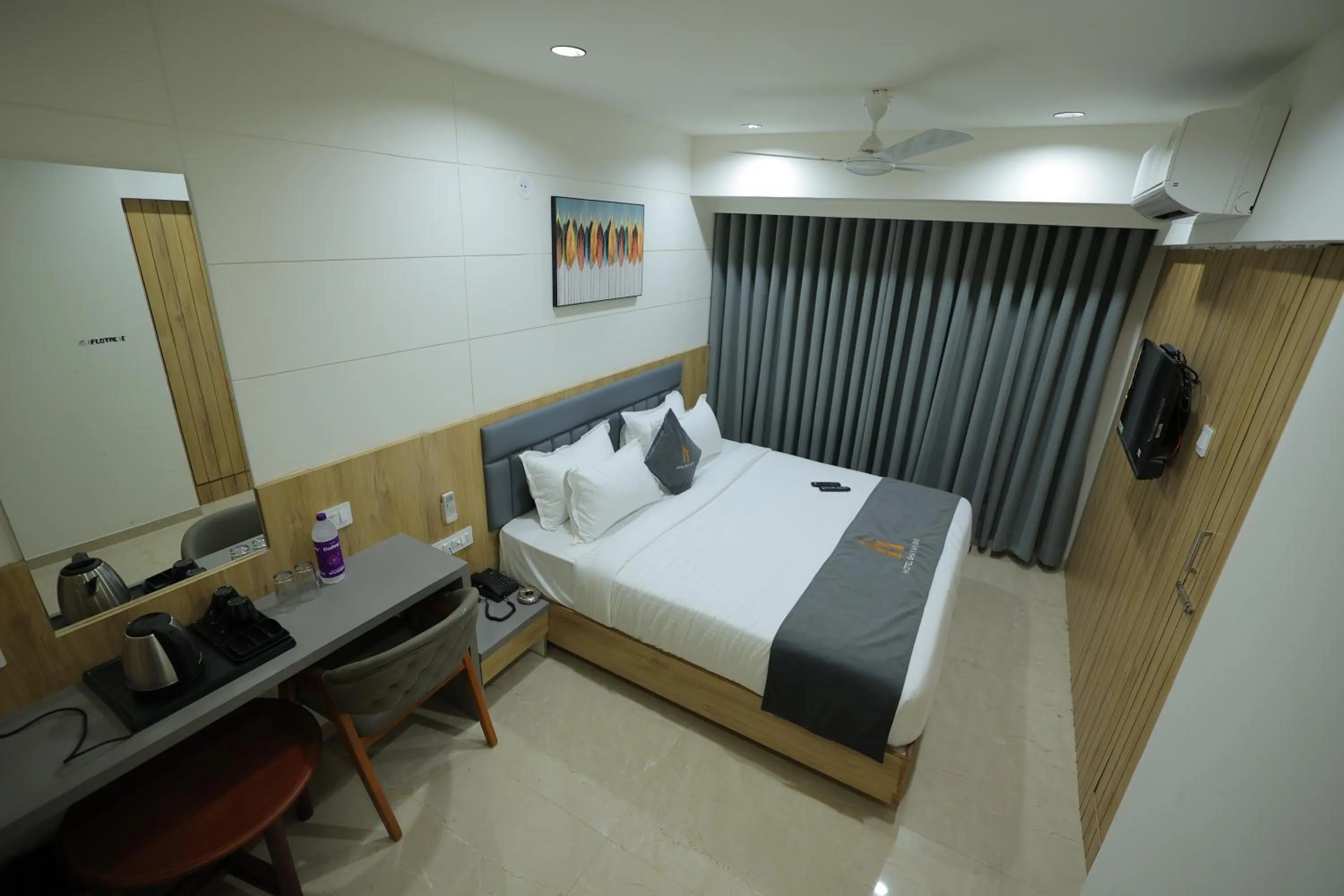 Bed in Hotel Shayan Inn