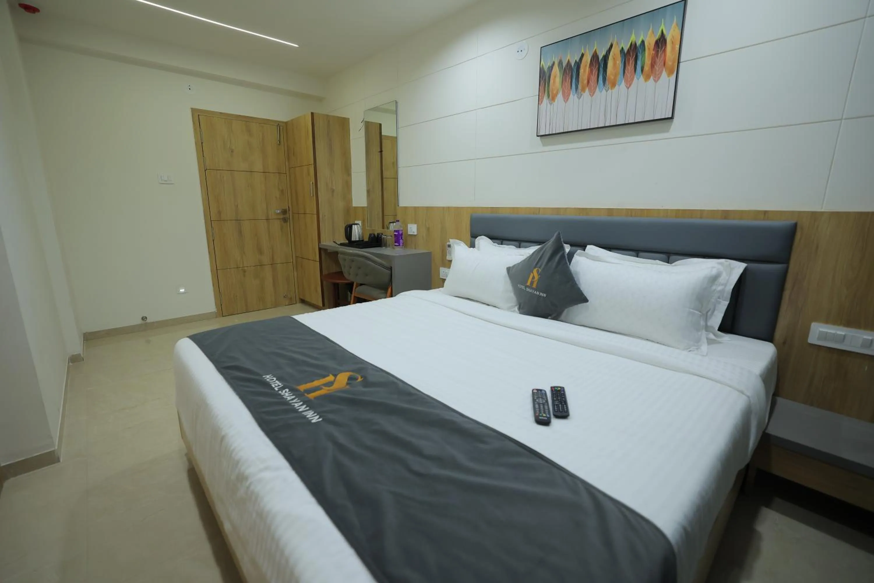 Bed in Hotel Shayan Inn