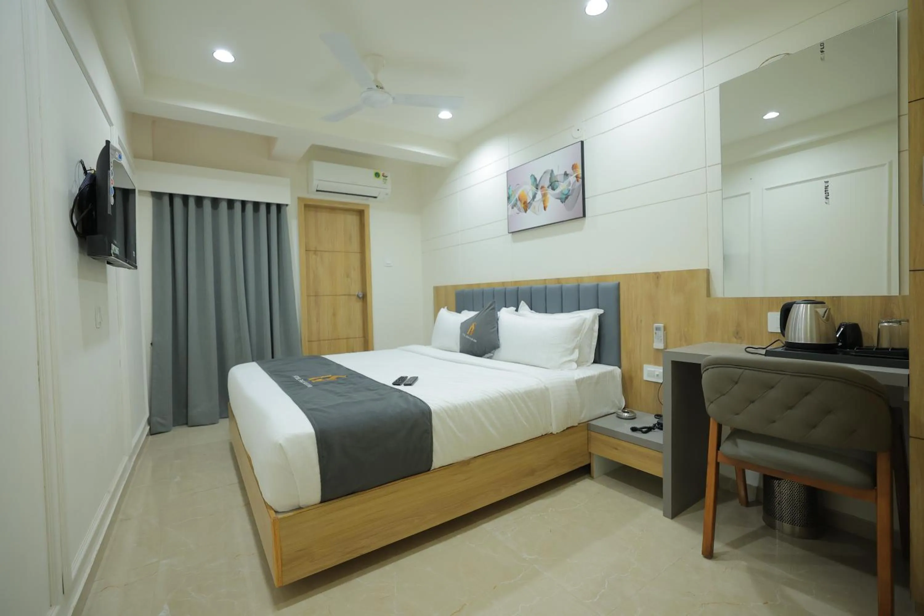 Bed in Hotel Shayan Inn