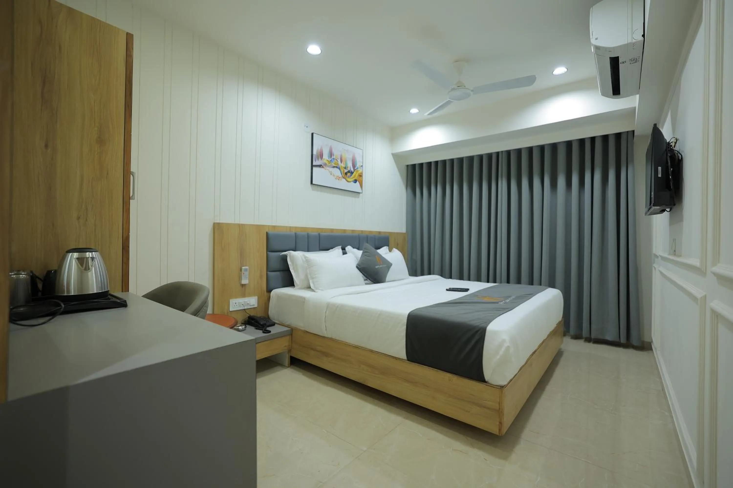 Bed in Hotel Shayan Inn