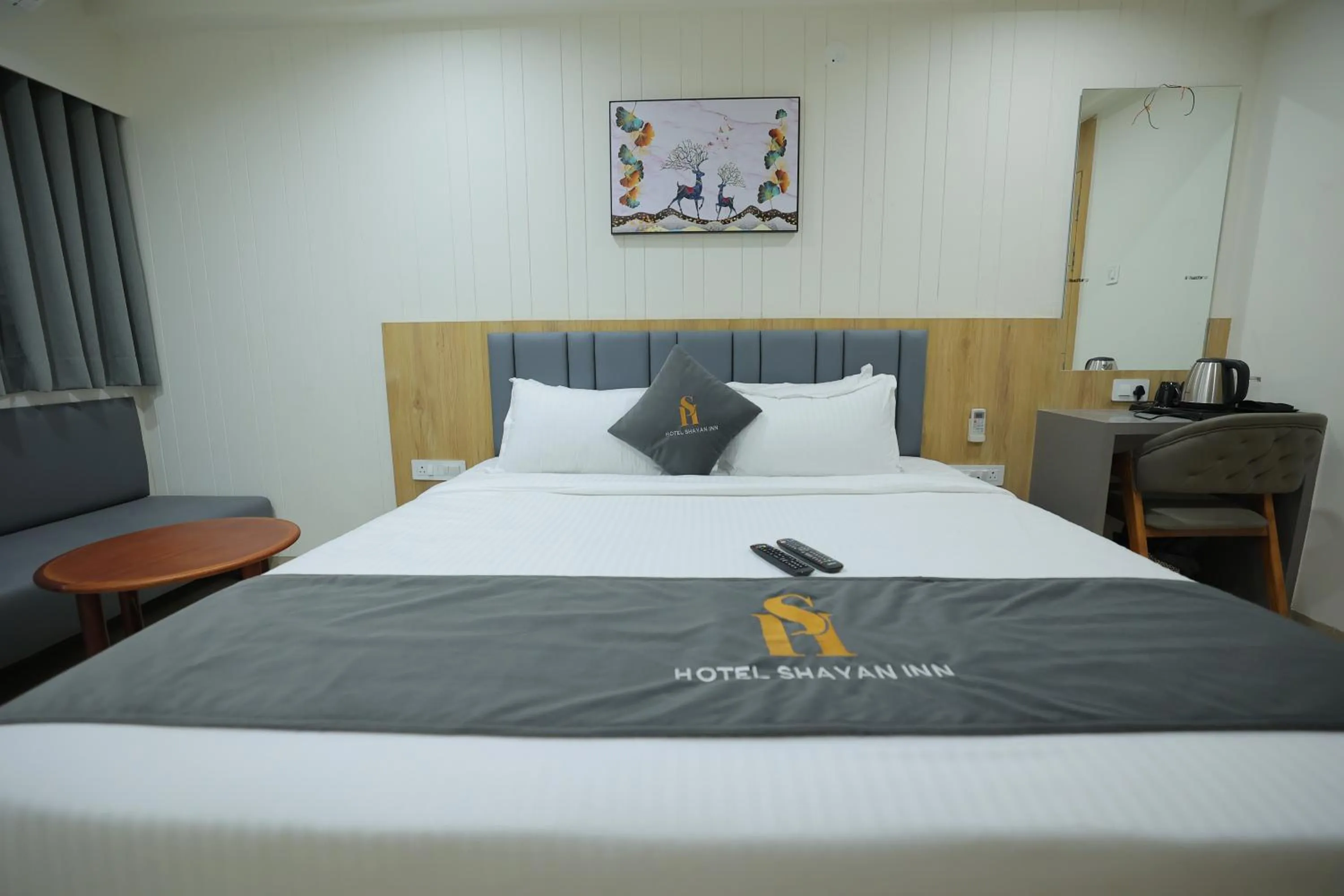 Bed in Hotel Shayan Inn