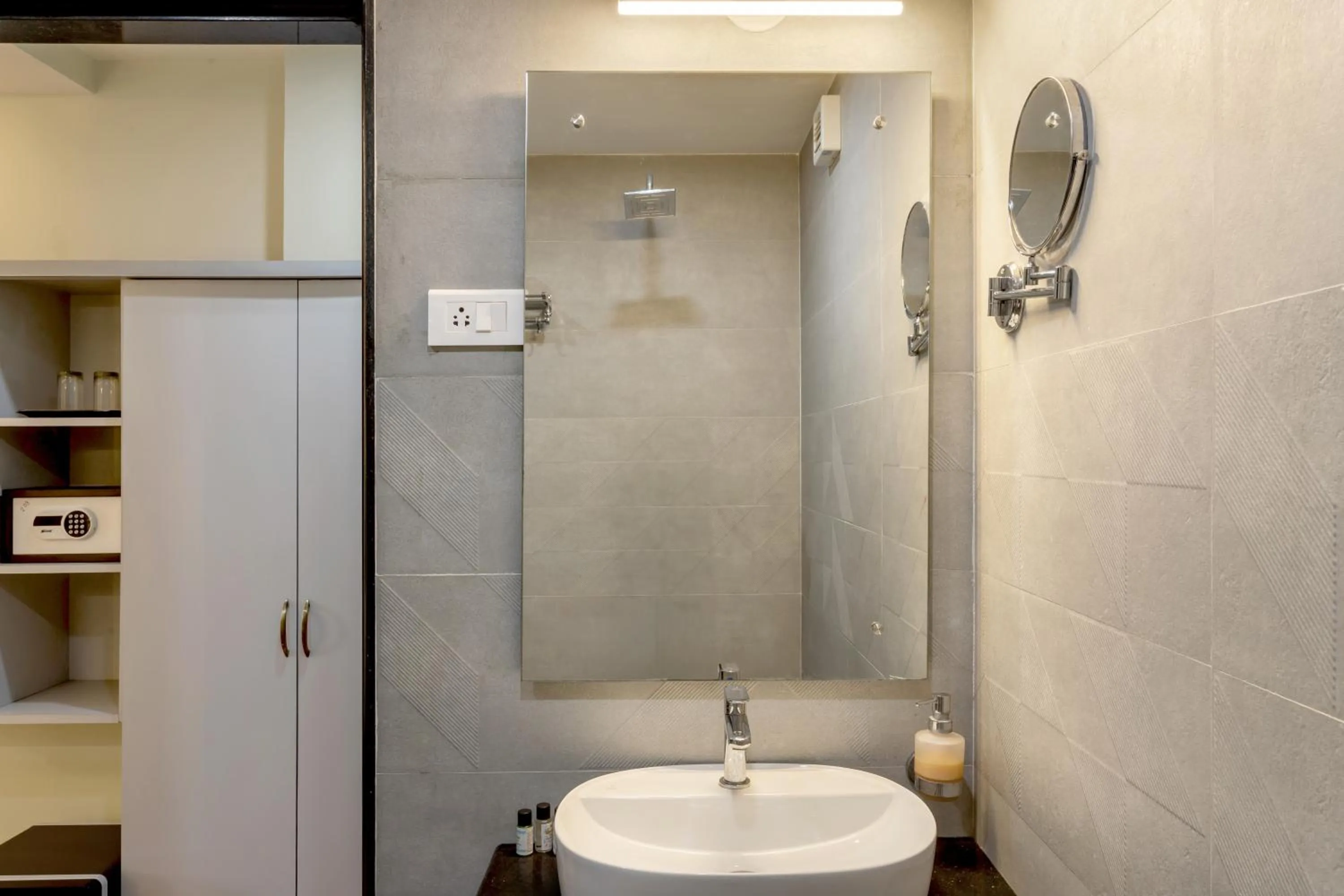 Shower in La baga Beach Hotel