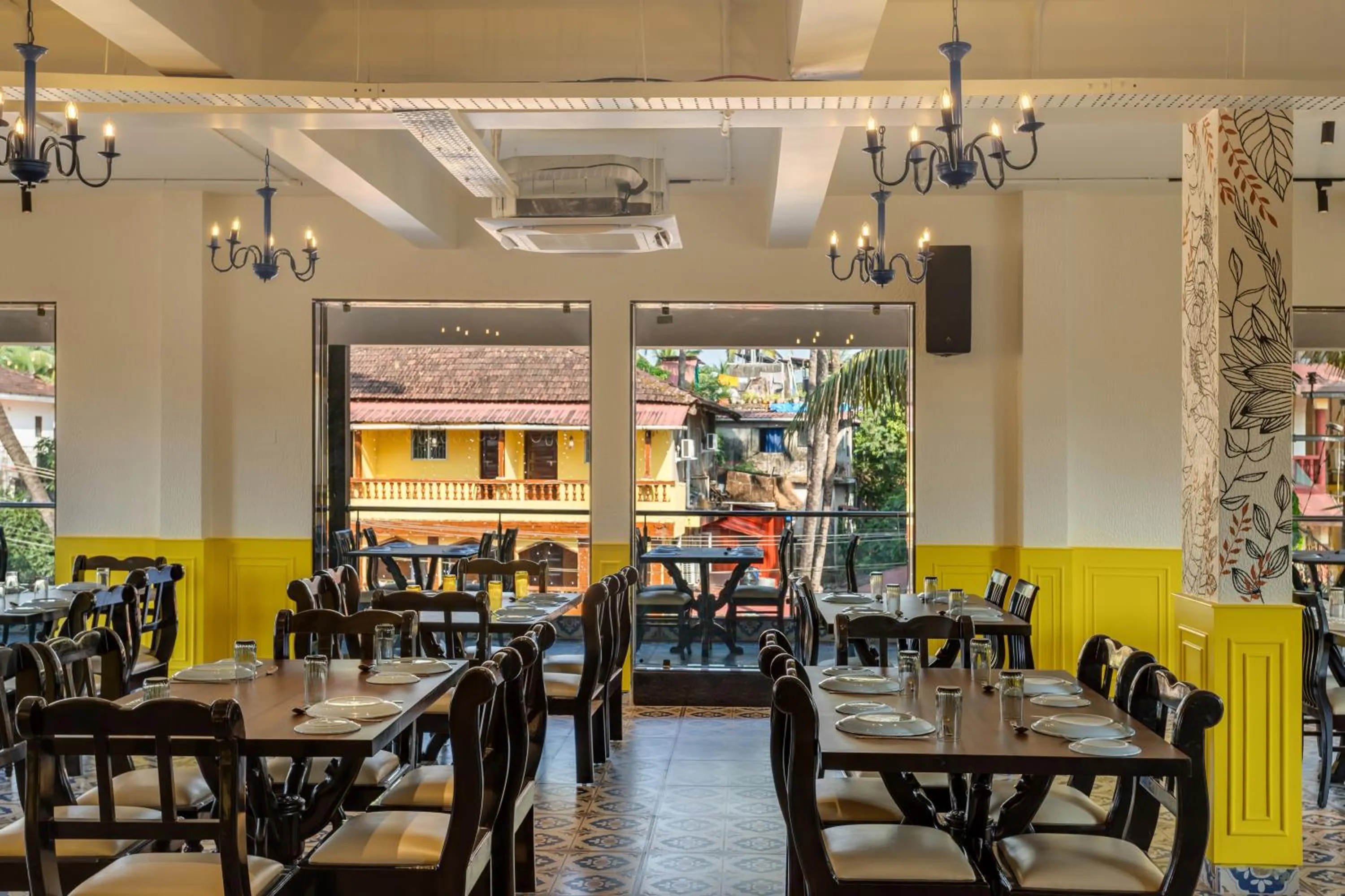 Restaurant/places to eat in La baga Beach Hotel