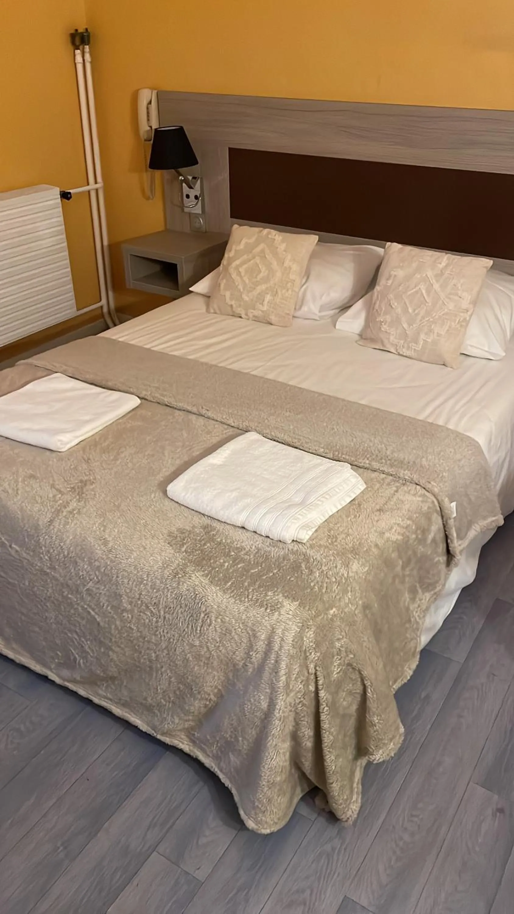 Bed in Auberge du pont canal