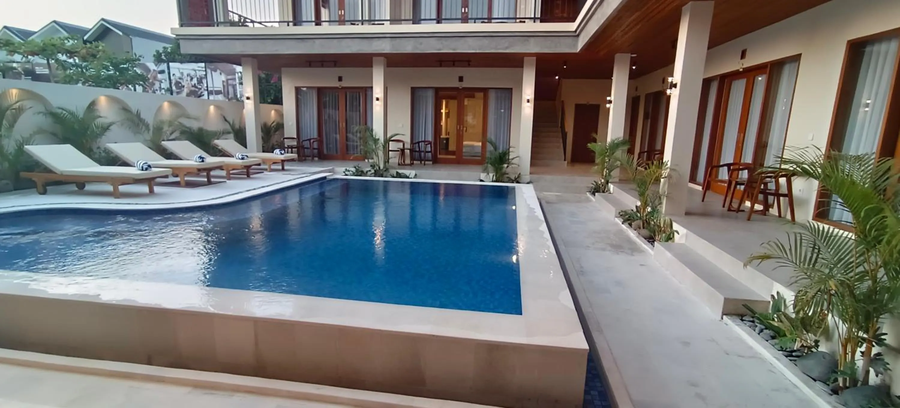 FULLMOON CANGGU Nelayan