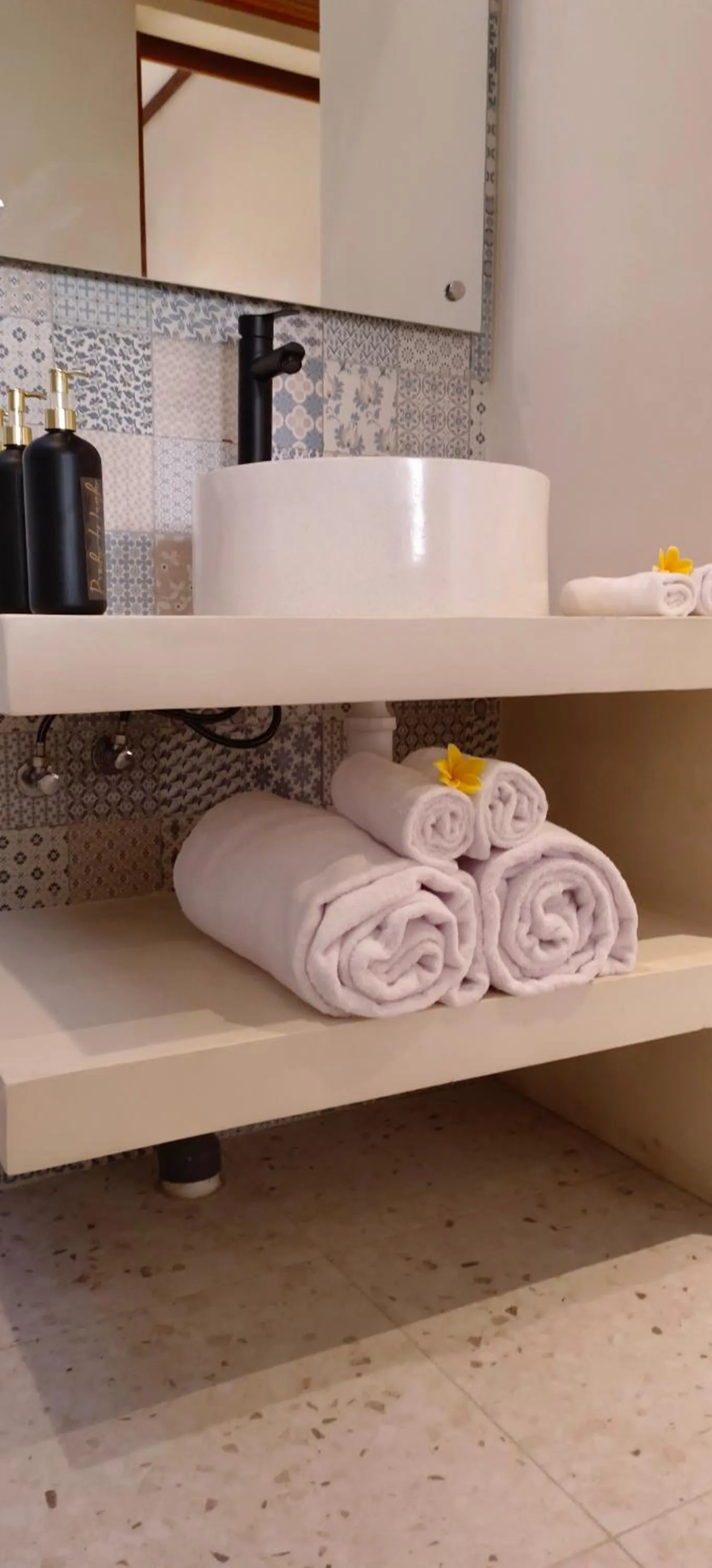 Bathroom in FULLMOON CANGGU Nelayan