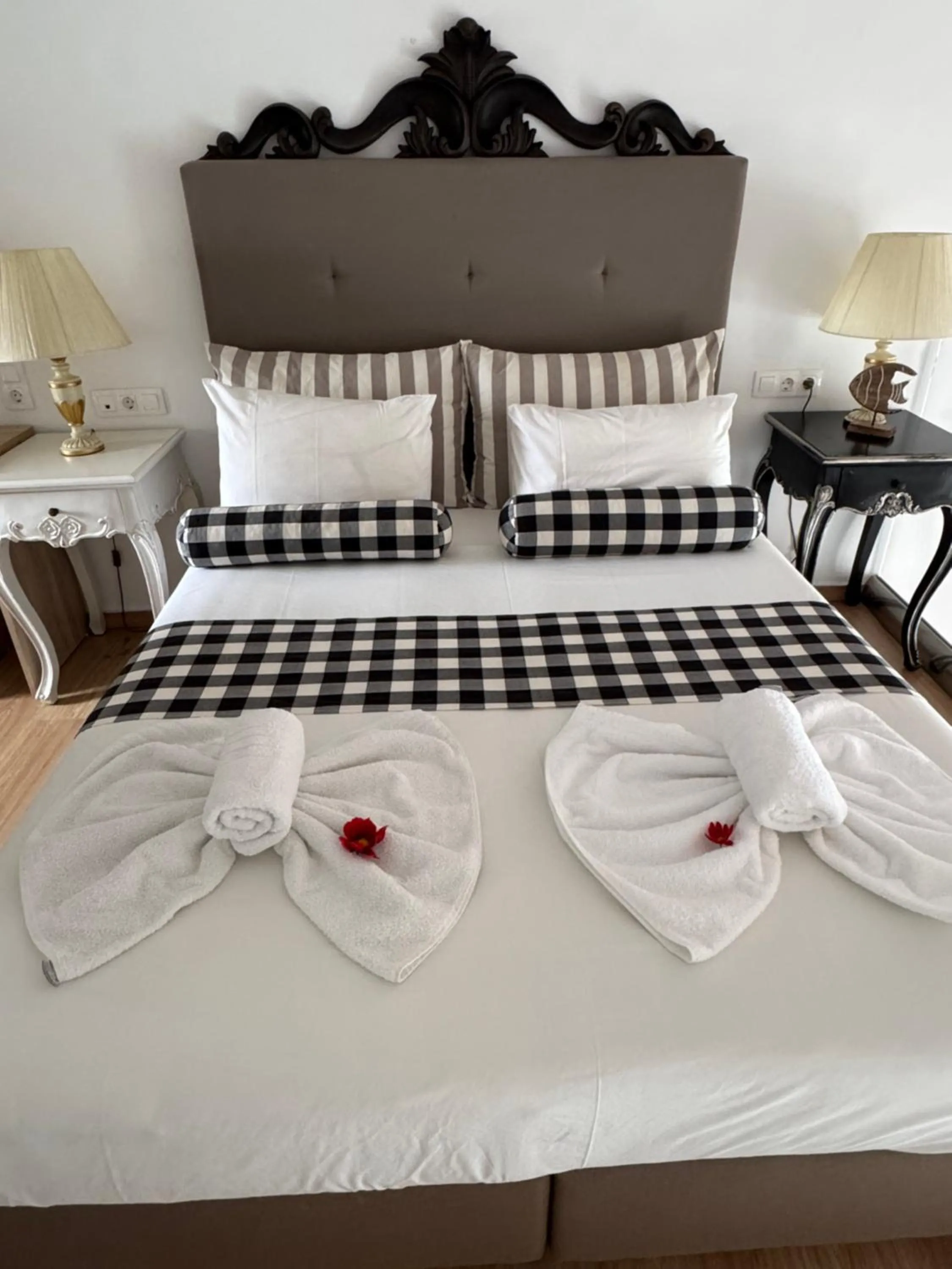 Bed in Porto Enetiko Suites