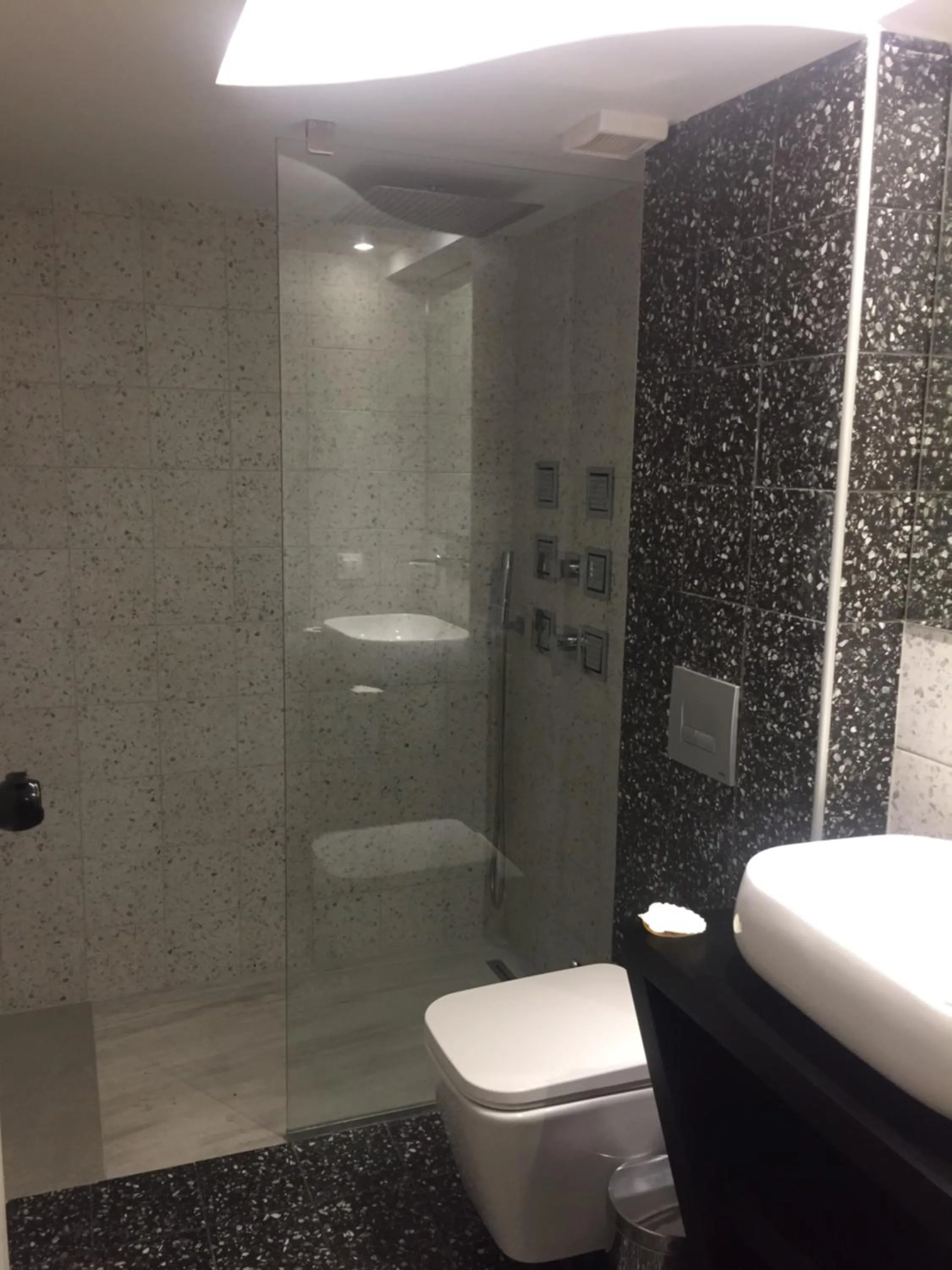 Shower in Porto Enetiko Suites