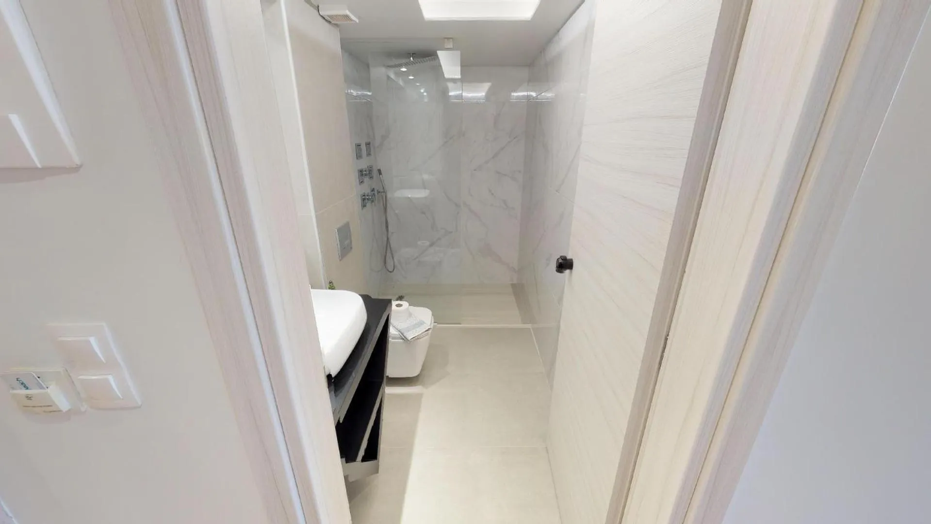 Shower in Porto Enetiko Suites