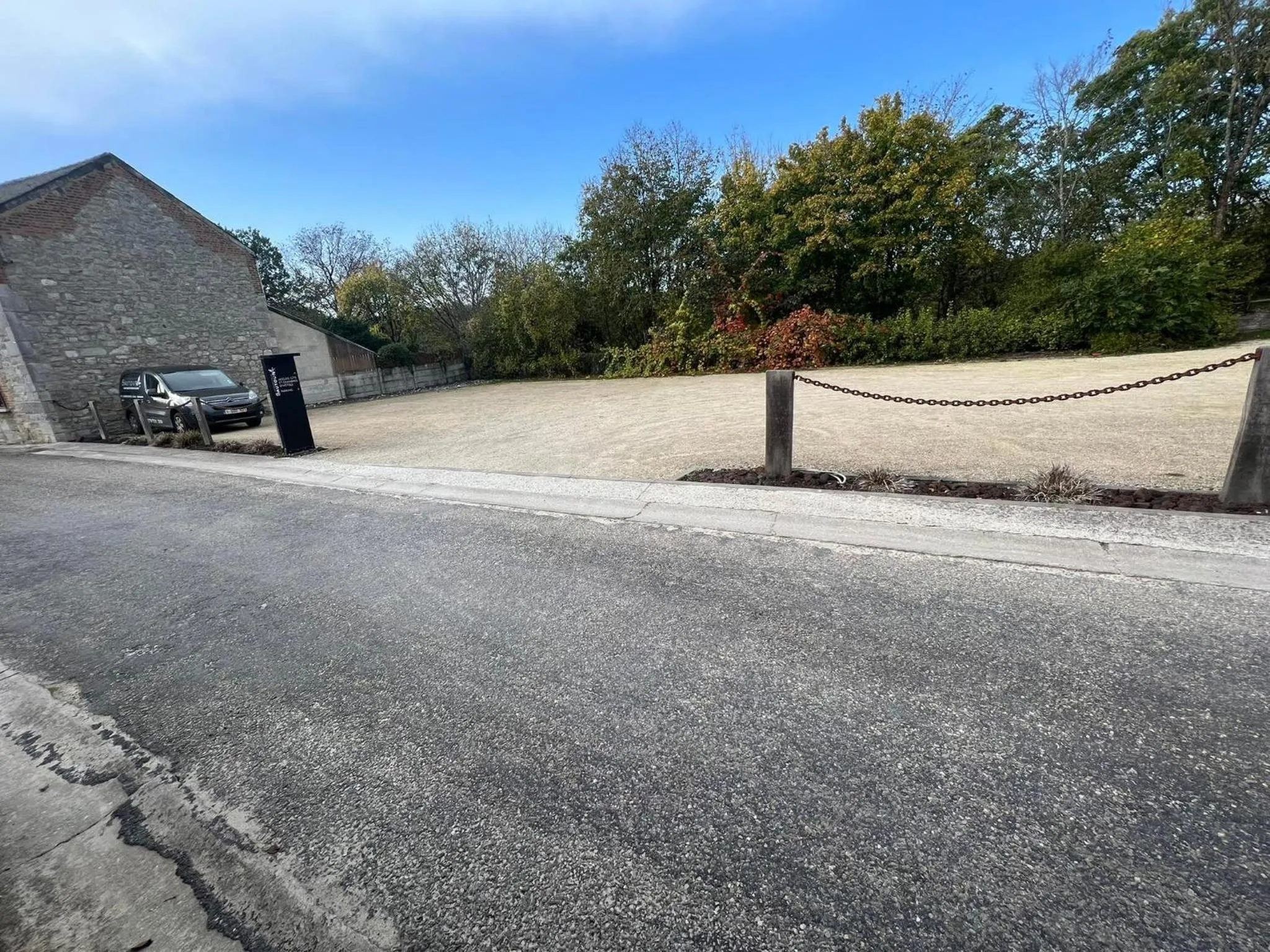Parking in Le Presbytère de Sautour