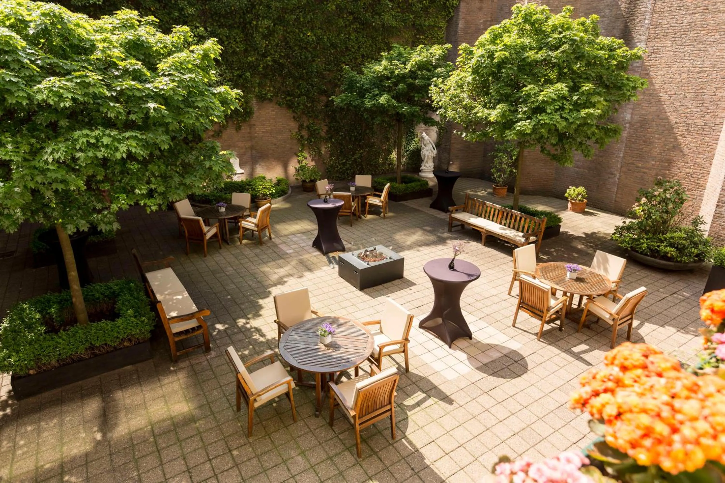 Lounge or bar in NH Amsterdam Leidseplein