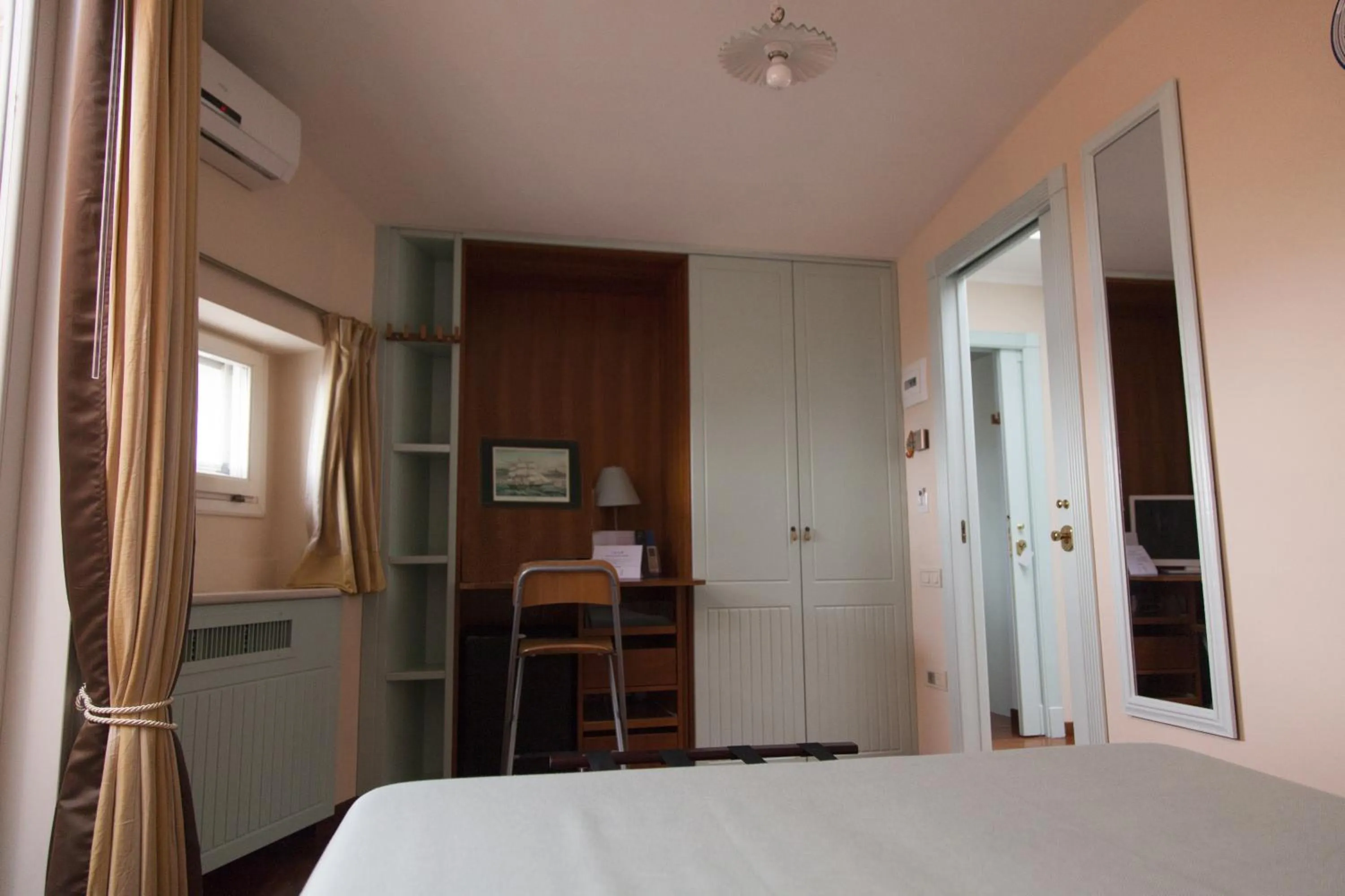 Photo of the whole room, Bed in La Dolce Vista - B&B di Charme