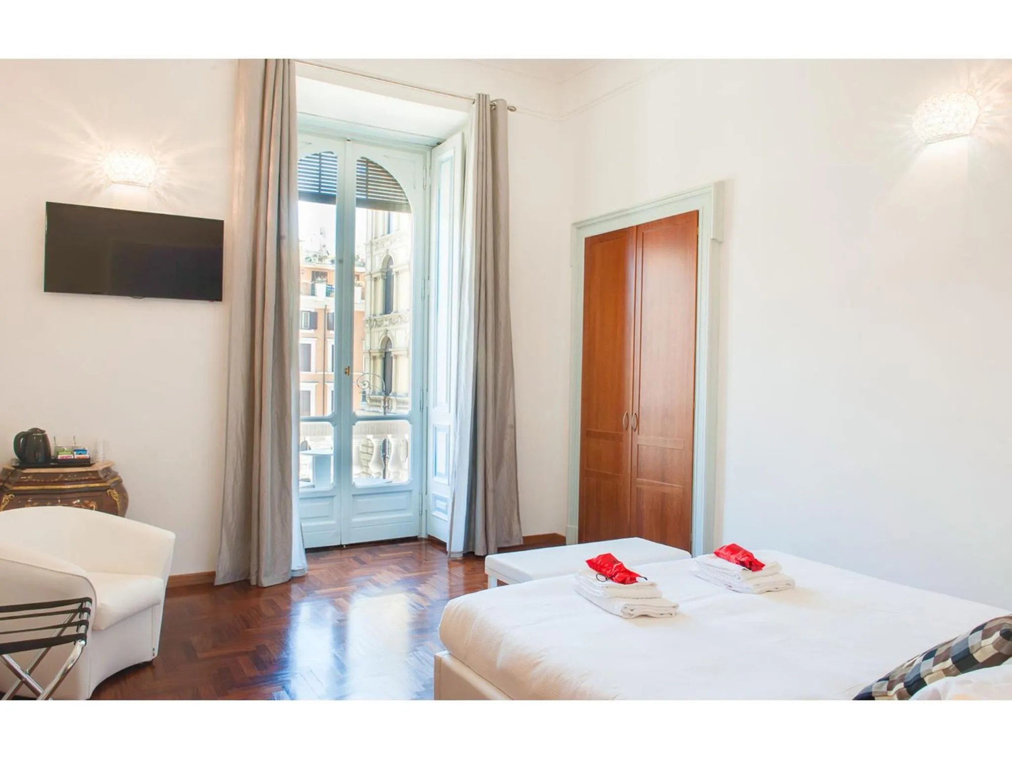 Photo of the whole room, Bed in Lh Royal Suites Terrace