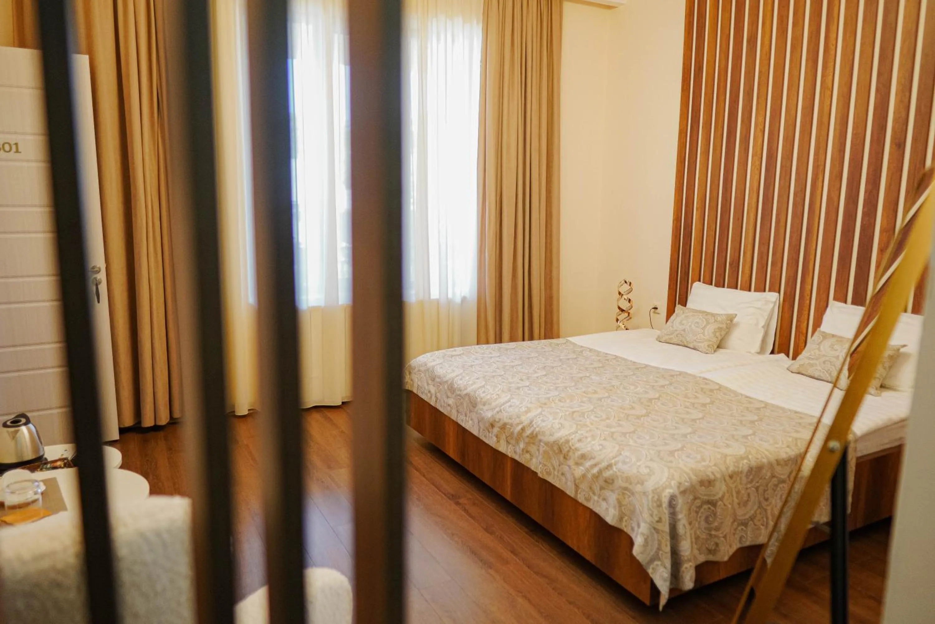 Photo of the whole room, Bed in Kera Rooms