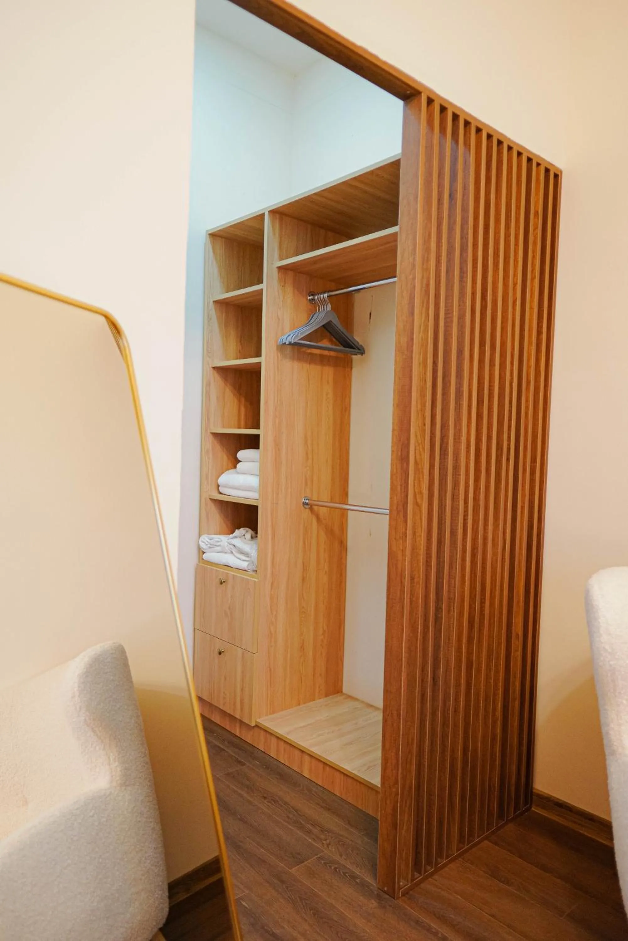 wardrobe in Kera Rooms
