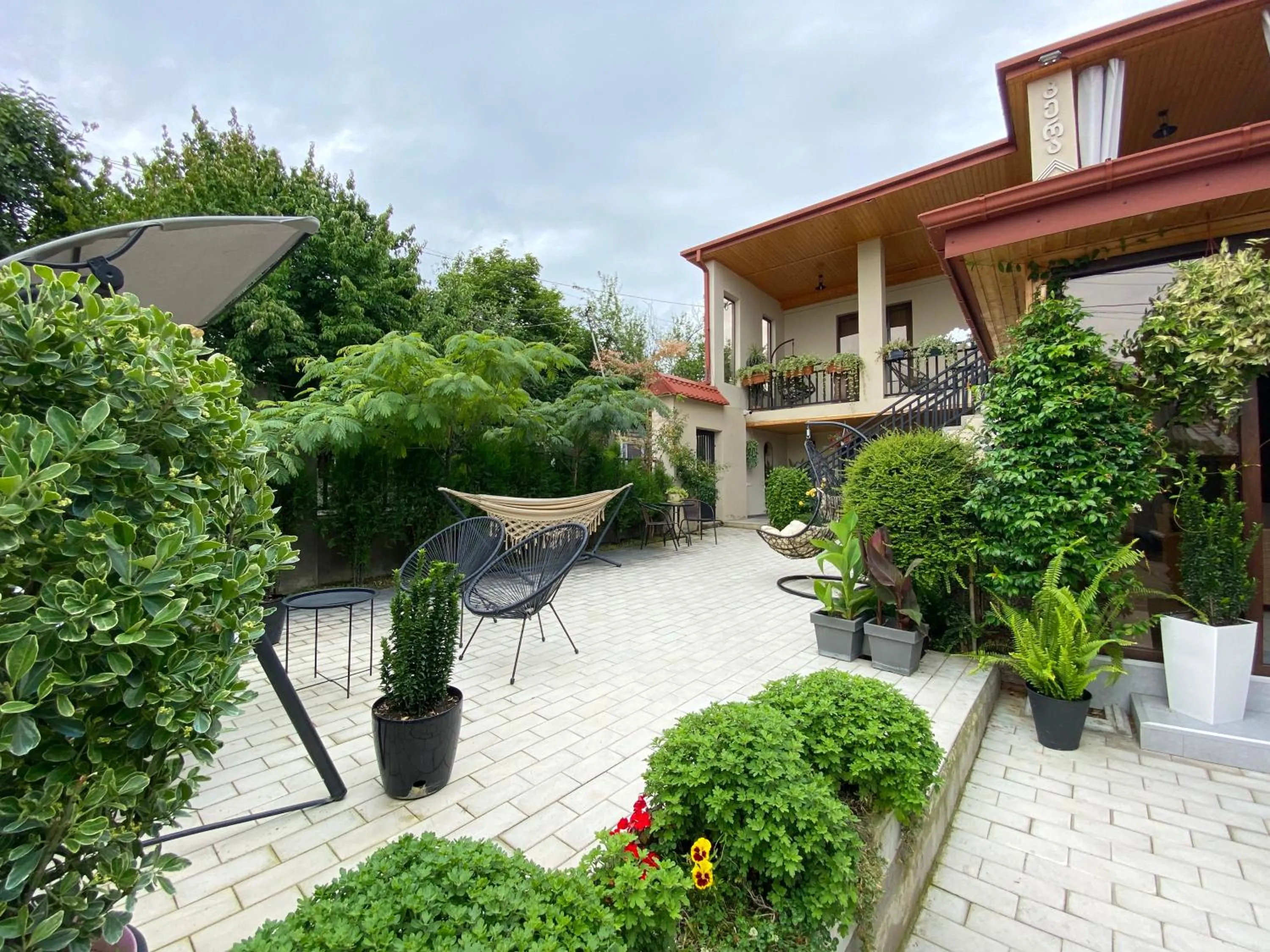 Property building in Kera Rooms