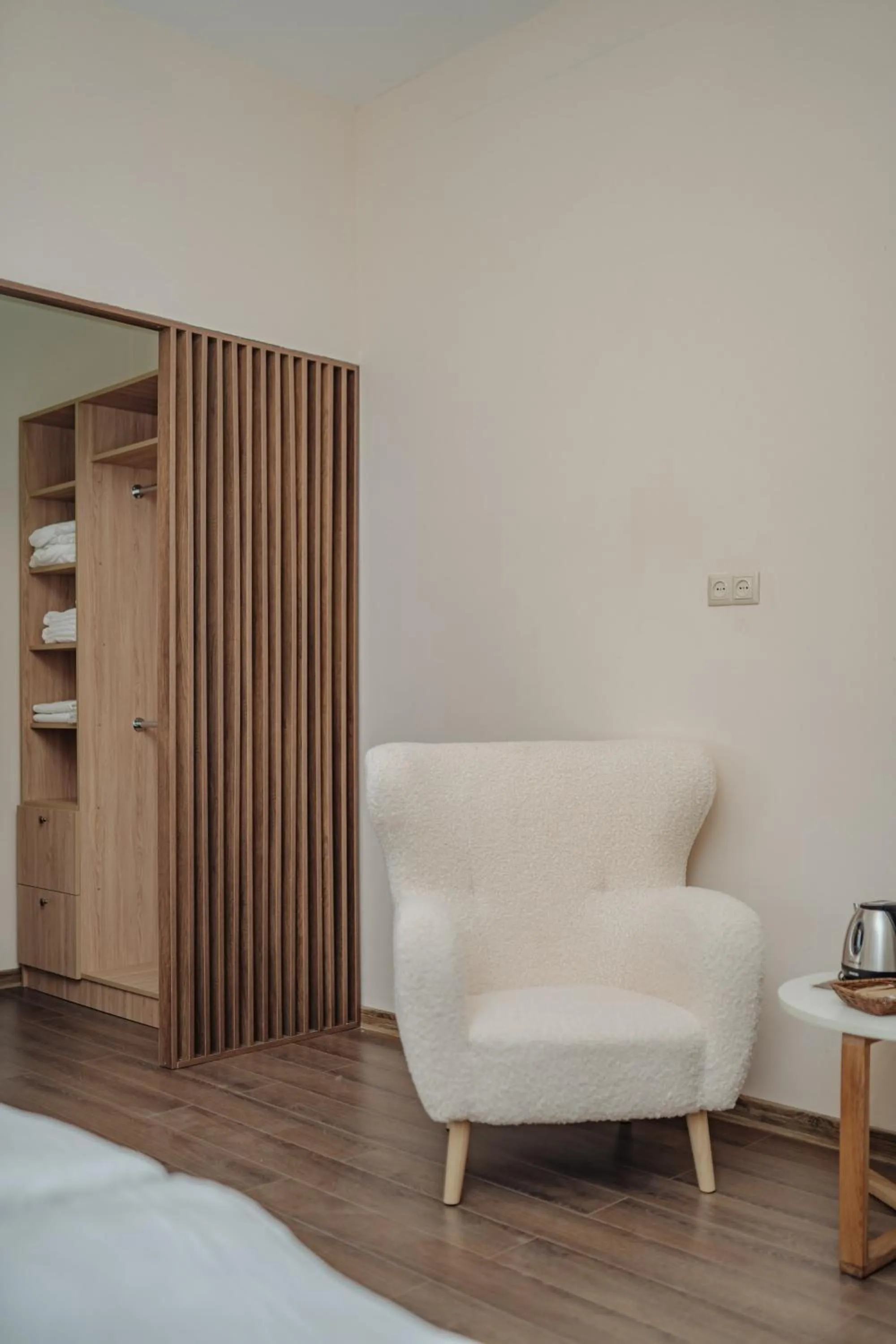 Seating area, Bed in Kera Rooms