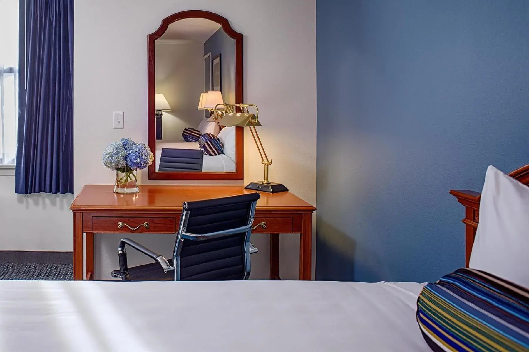 Standard Queen Room in Federal City Inn & Suites Standard Queen Room in Federal City Inn & Suites